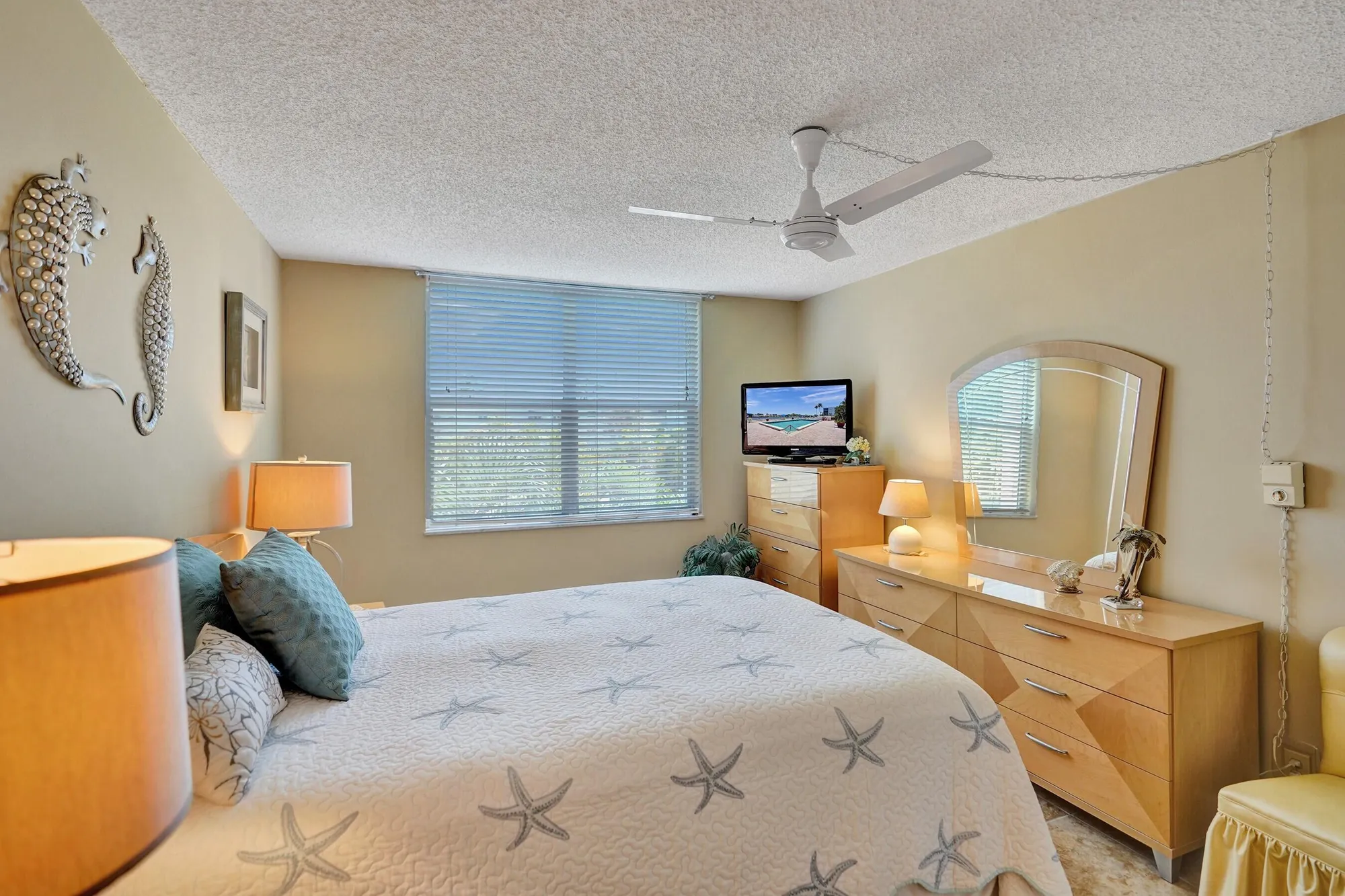 Property Slideshow image 10 of 21 | 2000 s federal hwy apt 307, Boynton Beach, FL, 33435