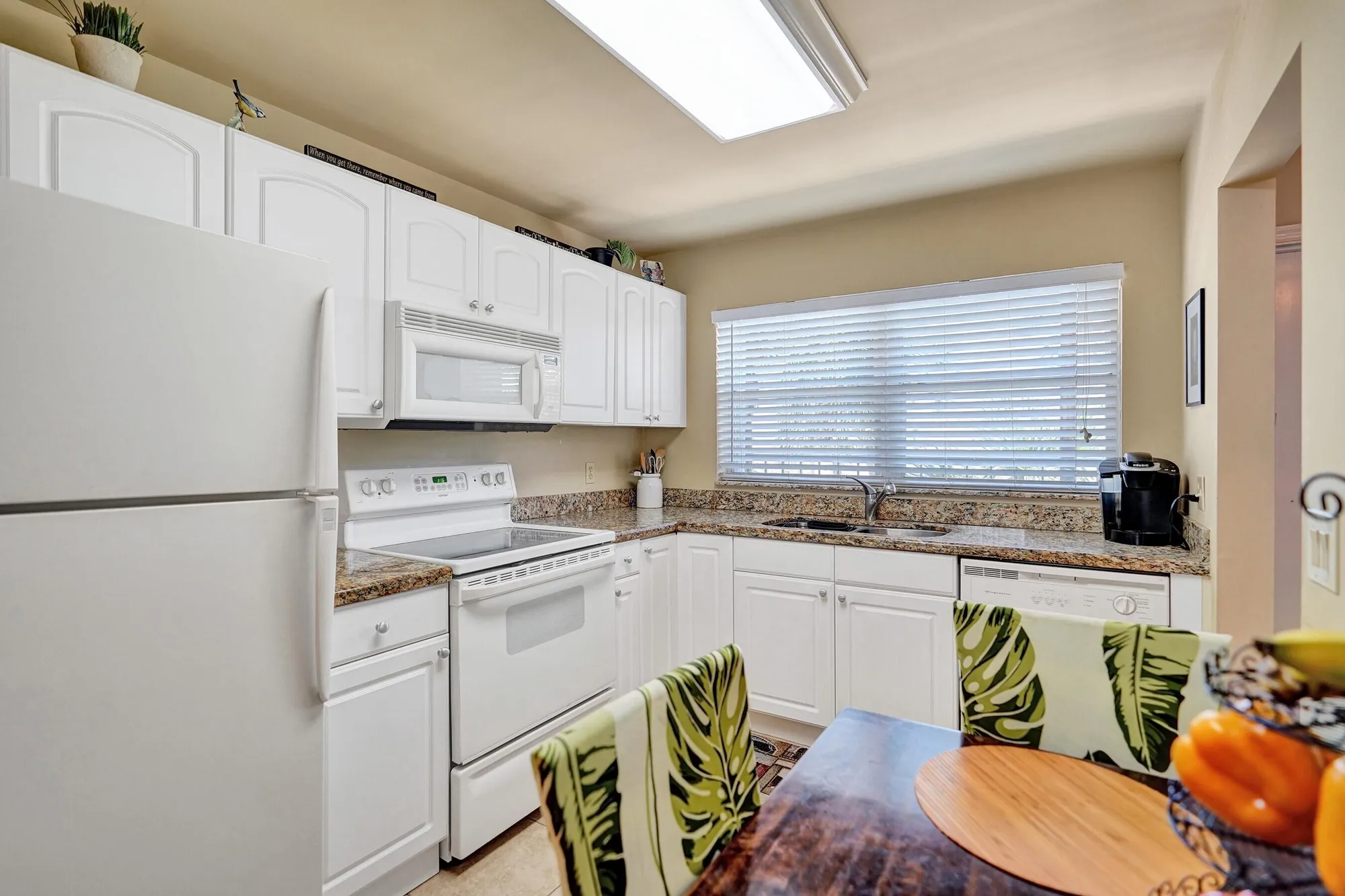Property Slideshow image 5 of 21 | 2000 s federal hwy apt 307, Boynton Beach, FL, 33435