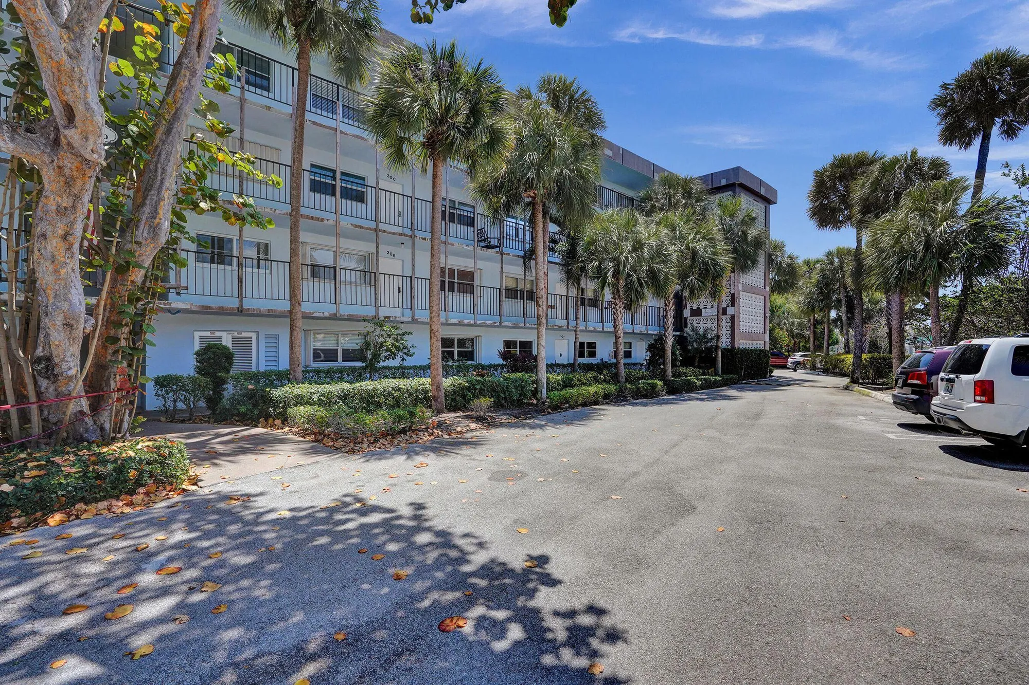 Property Slideshow image 19 of 21 | 2000 s federal hwy apt 307, Boynton Beach, FL, 33435