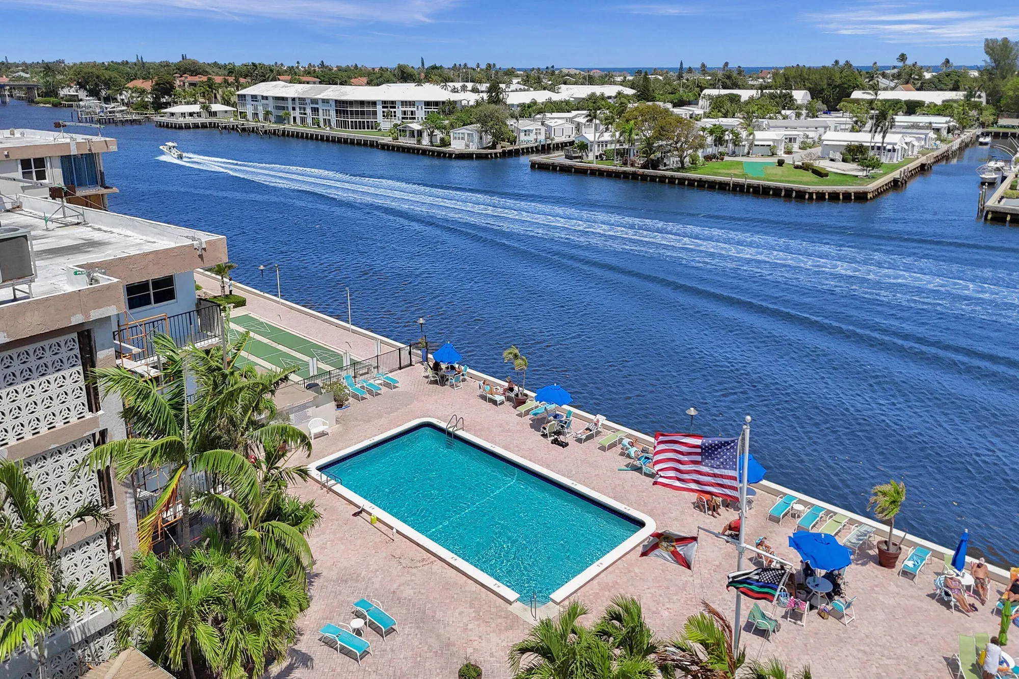 Property Slideshow image 4 of 21 | 2000 s federal hwy apt 307, Boynton Beach, FL, 33435