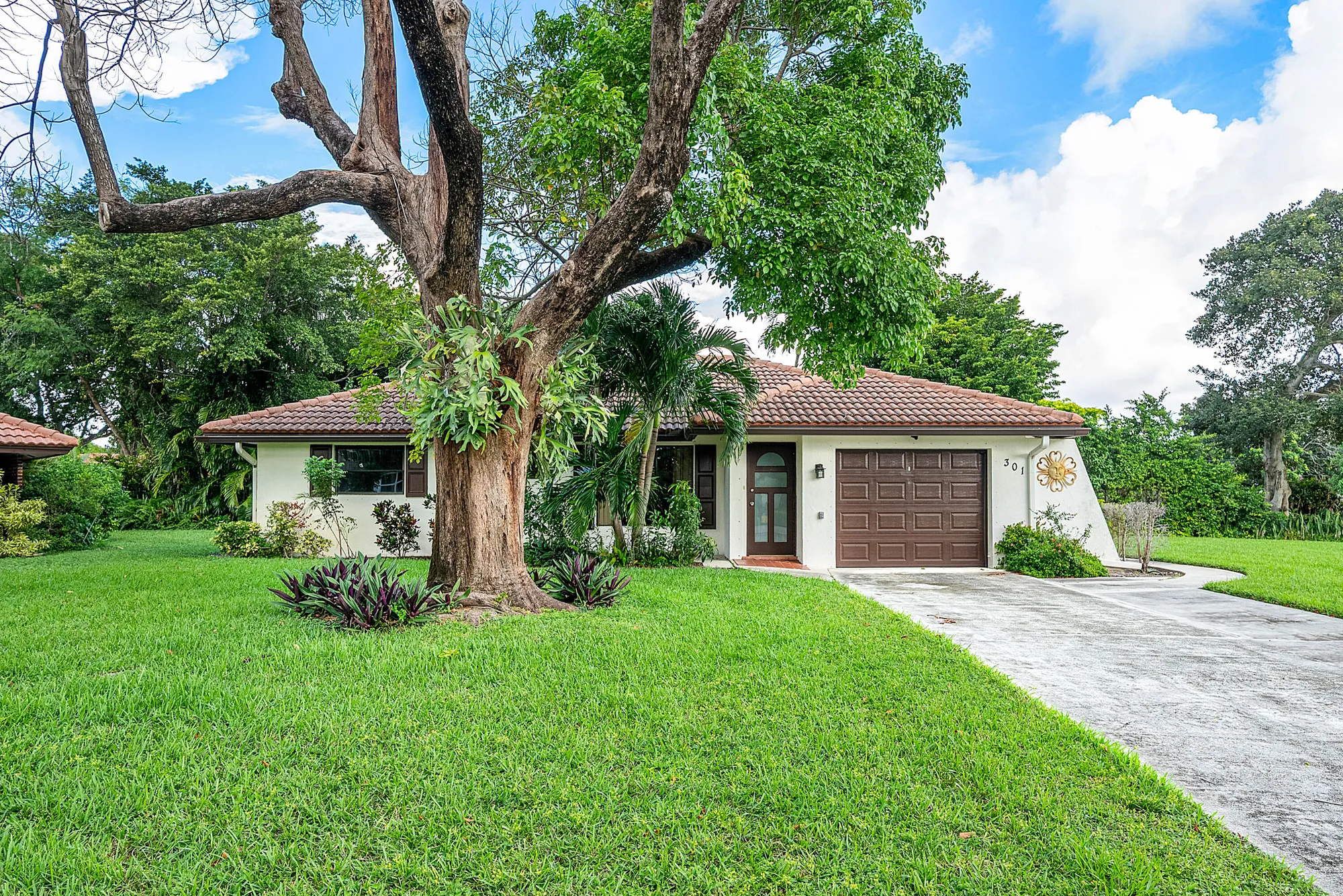 Property Slideshow image 2 of 24 | 301 nw 42nd st, Boca Raton, FL, 33431