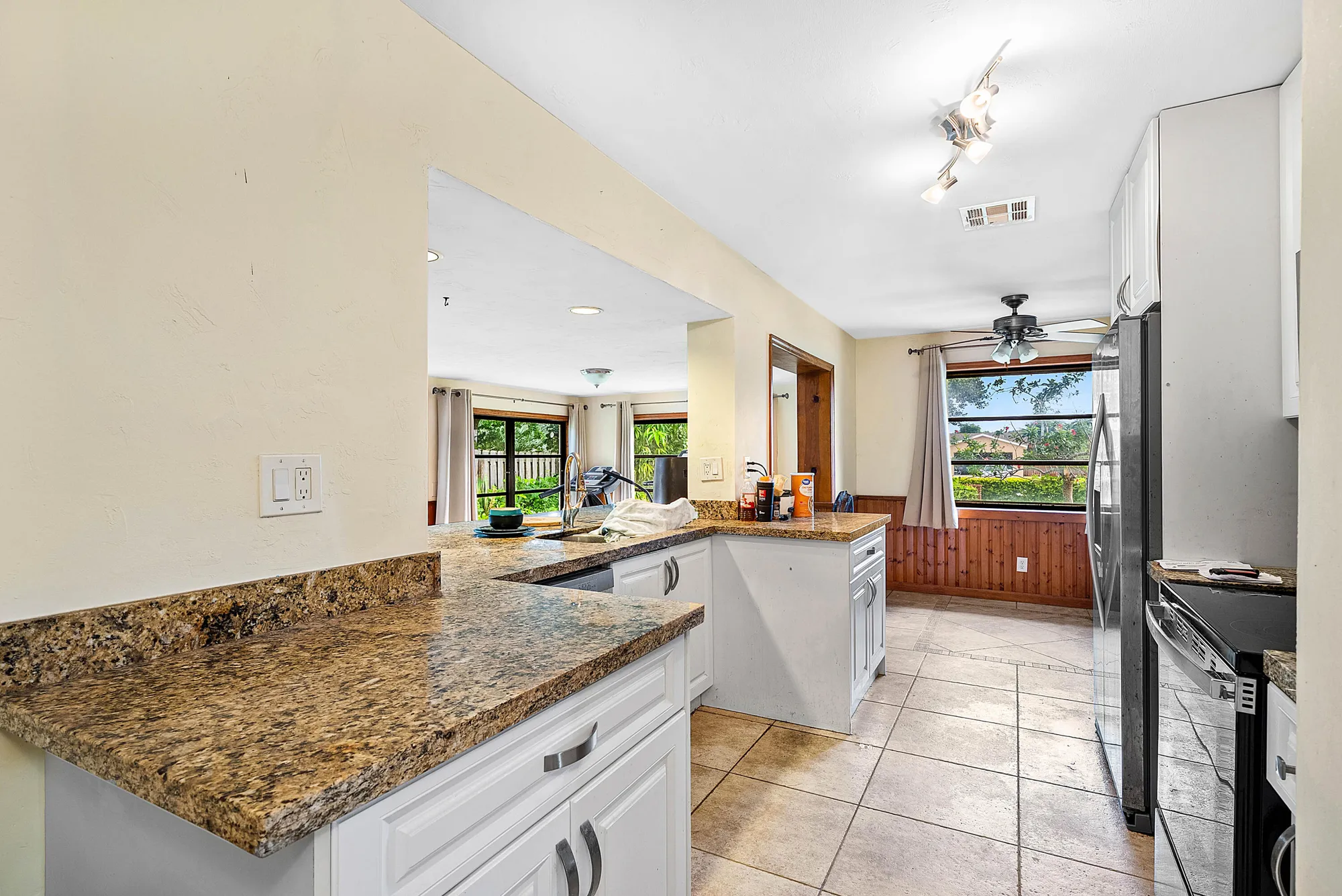 Property Slideshow image 8 of 24 | 301 nw 42nd st, Boca Raton, FL, 33431