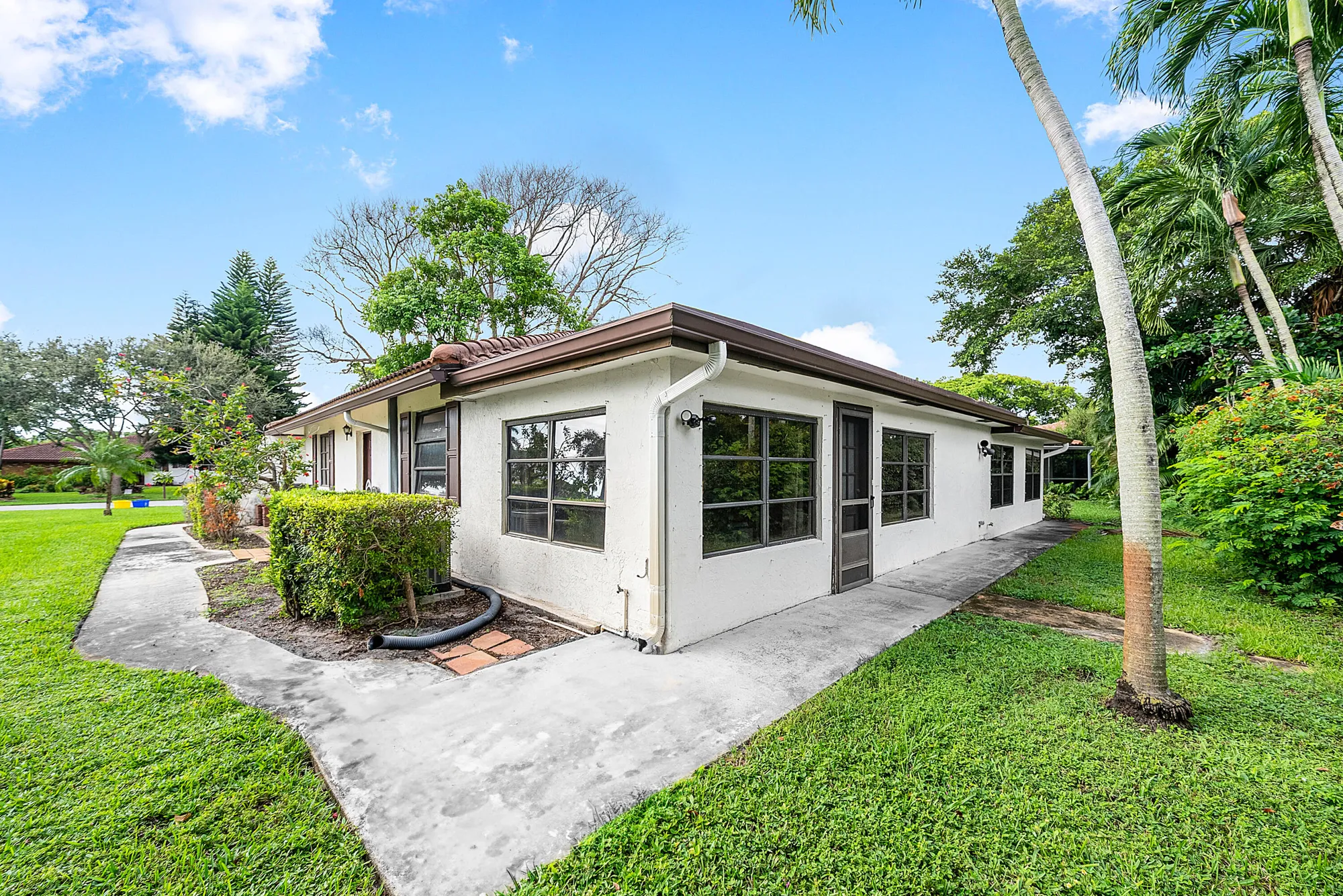 Property Slideshow image 21 of 24 | 301 nw 42nd st, Boca Raton, FL, 33431