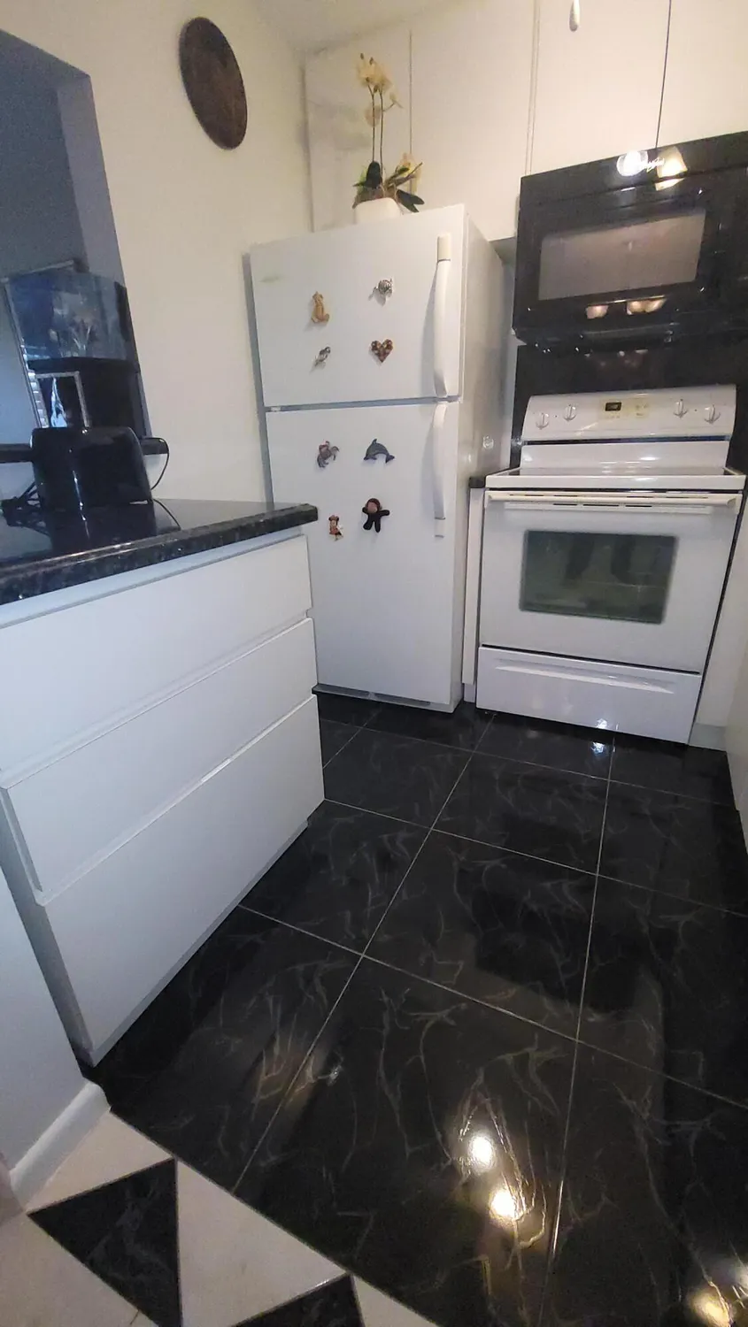 Property Slideshow image 11 of 52 | 402 windsor r, West Palm Beach, FL, 33417