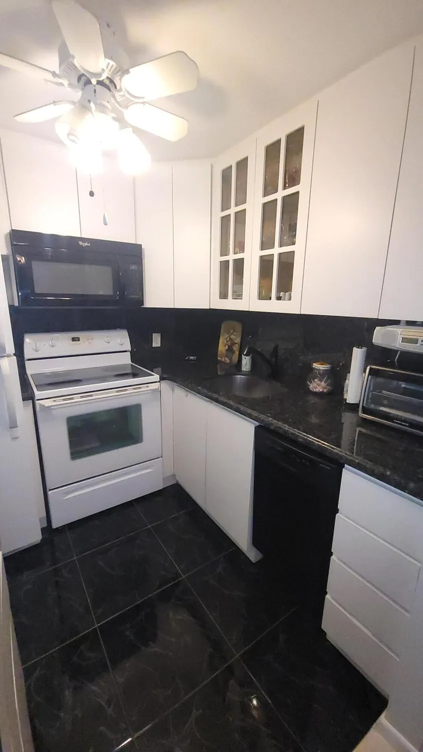 Property Slideshow image 12 of 52 | 402 windsor r, West Palm Beach, FL, 33417