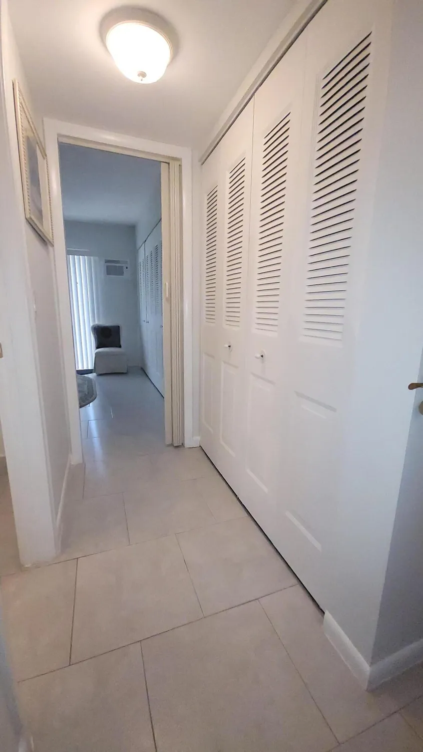 Property Slideshow image 15 of 52 | 402 windsor r, West Palm Beach, FL, 33417