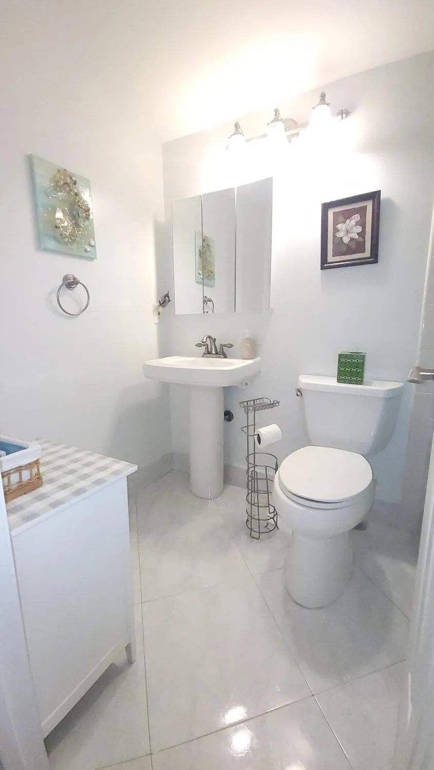 Property Slideshow image 21 of 52 | 402 windsor r, West Palm Beach, FL, 33417