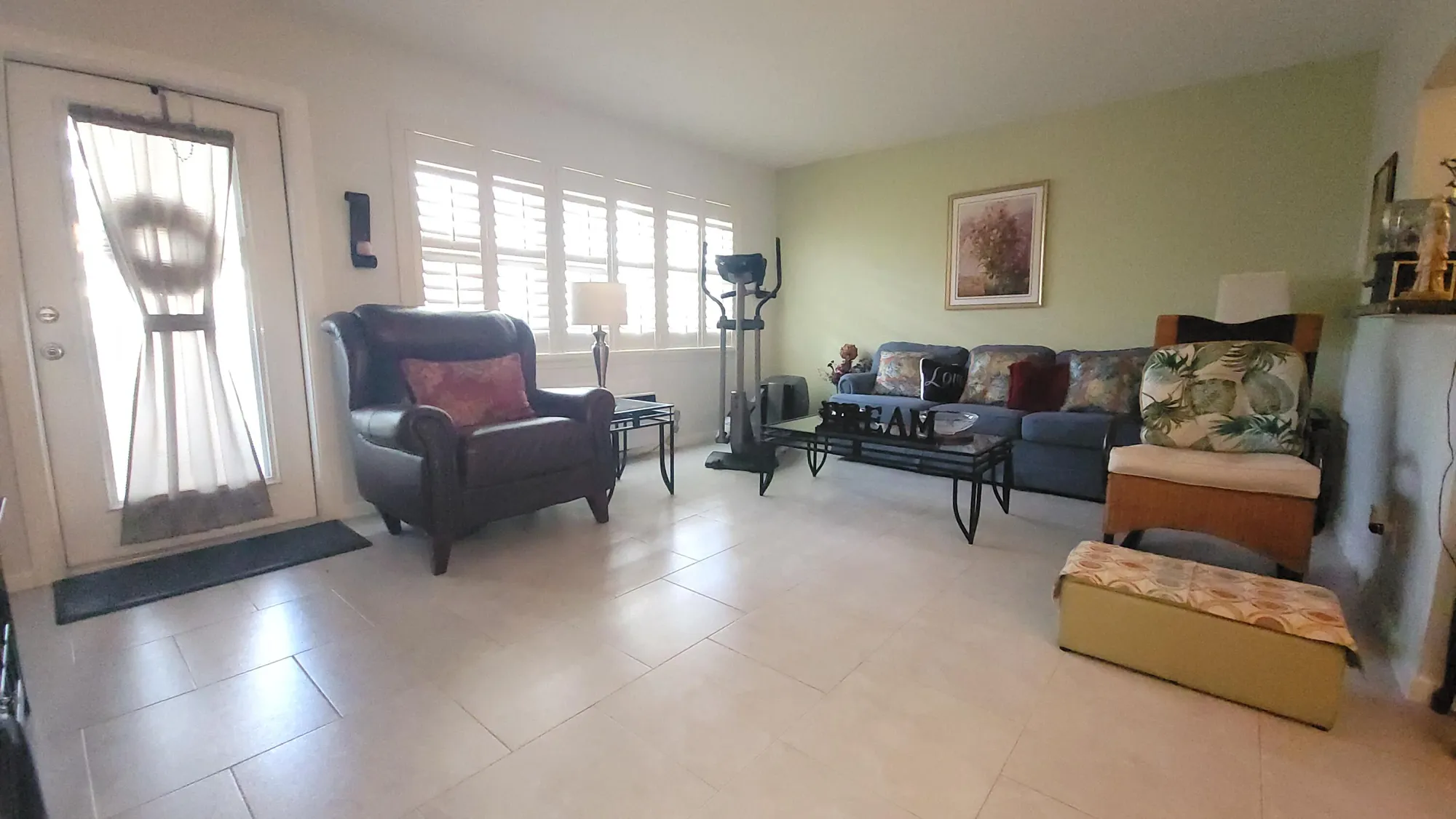 Property Slideshow image 3 of 52 | 402 windsor r, West Palm Beach, FL, 33417