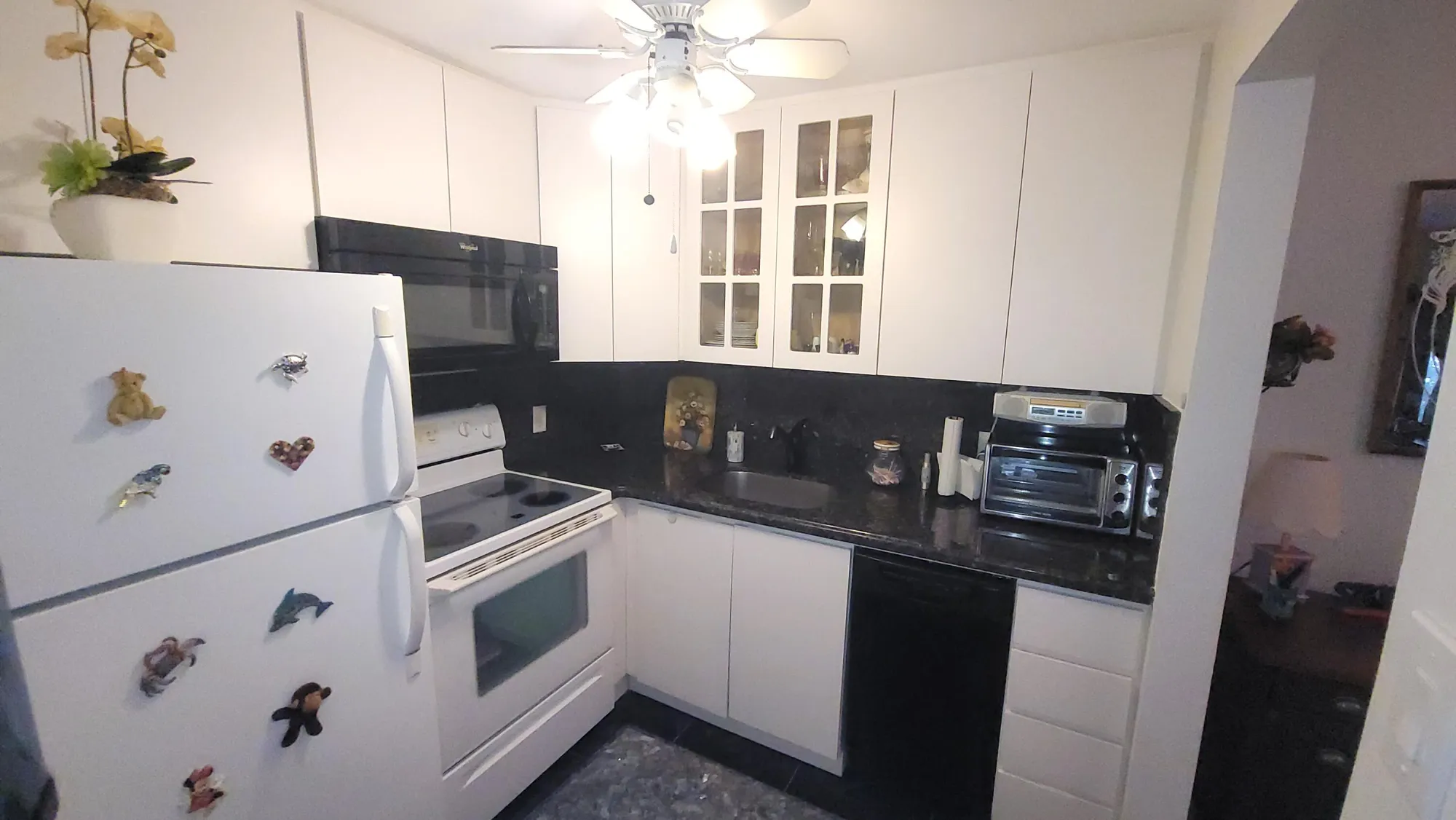 Property Slideshow image 10 of 52 | 402 windsor r, West Palm Beach, FL, 33417