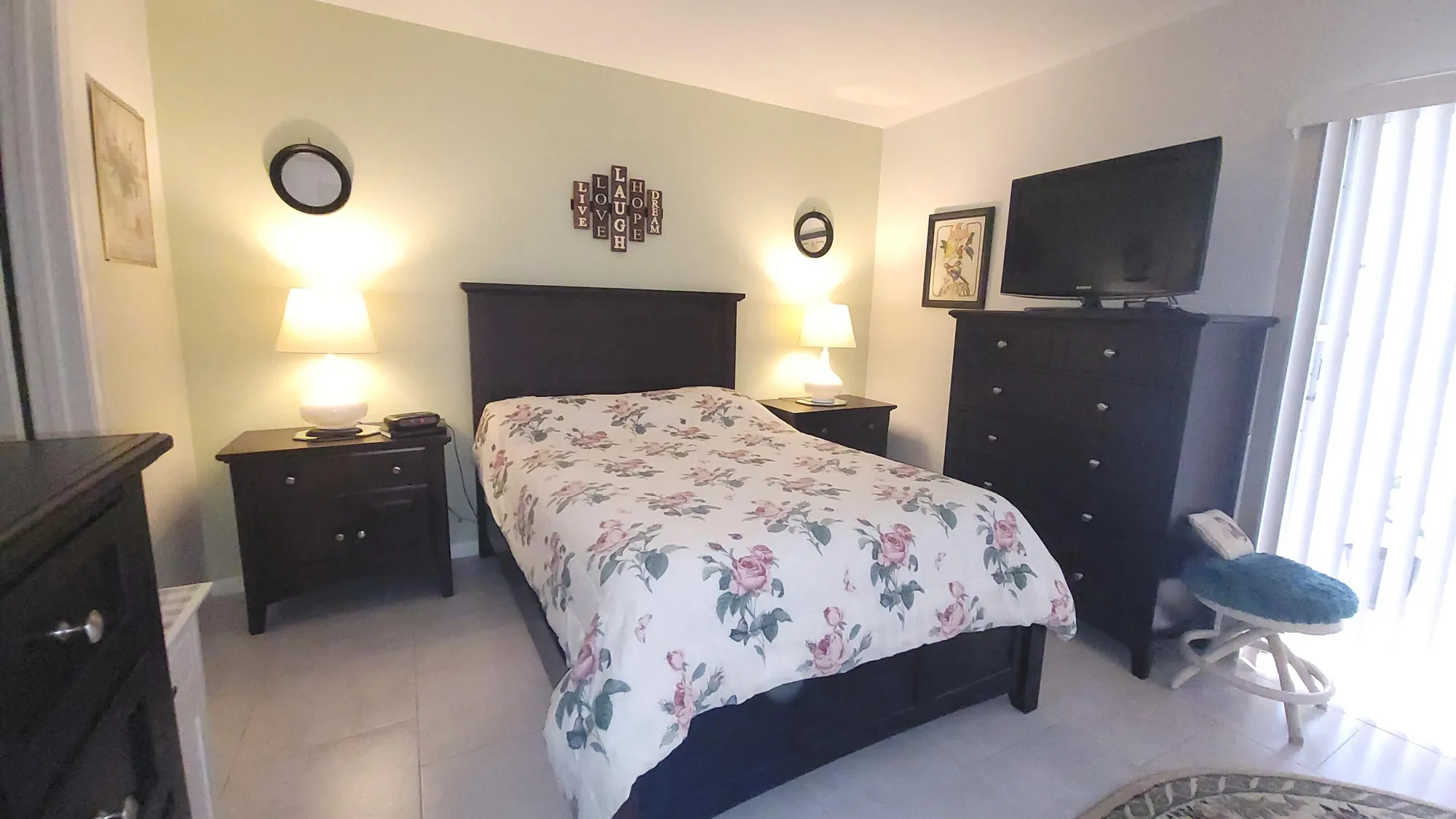 Property Slideshow image 16 of 52 | 402 windsor r, West Palm Beach, FL, 33417