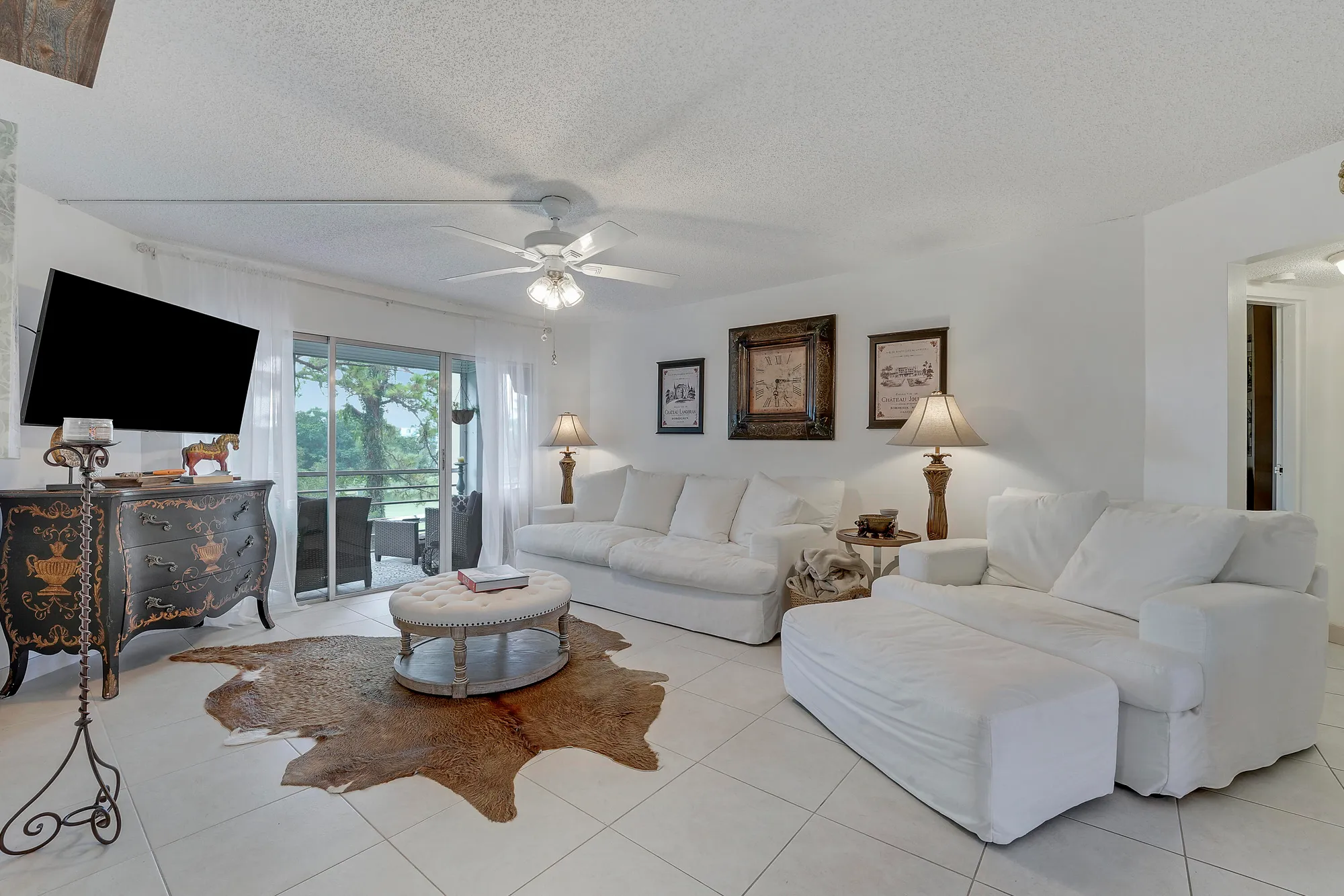 Property Slideshow image 2 of 20 | 3755 via poinciana apt 405, Greenacres, FL, 33467