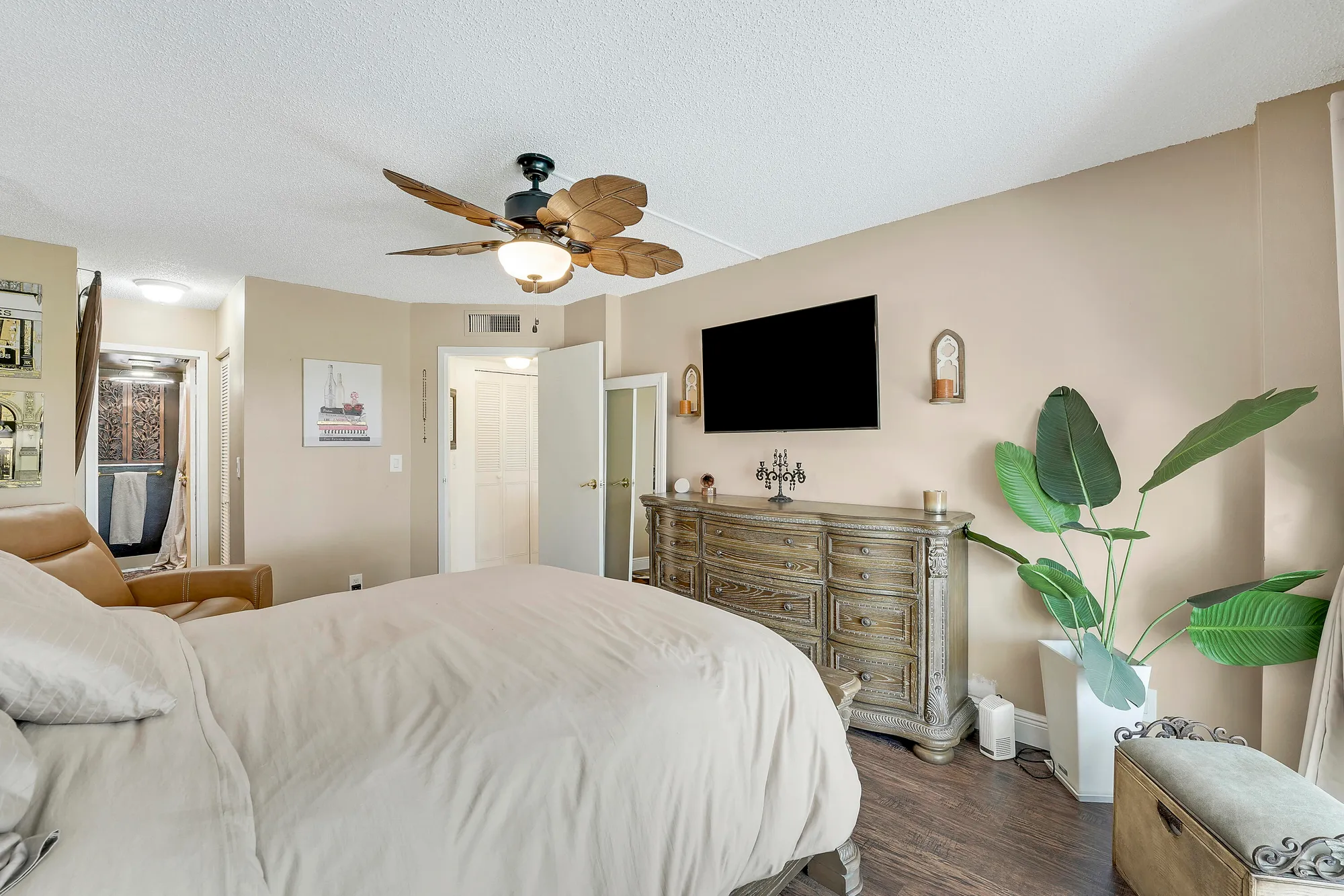 Property Slideshow image 11 of 20 | 3755 via poinciana apt 405, Greenacres, FL, 33467