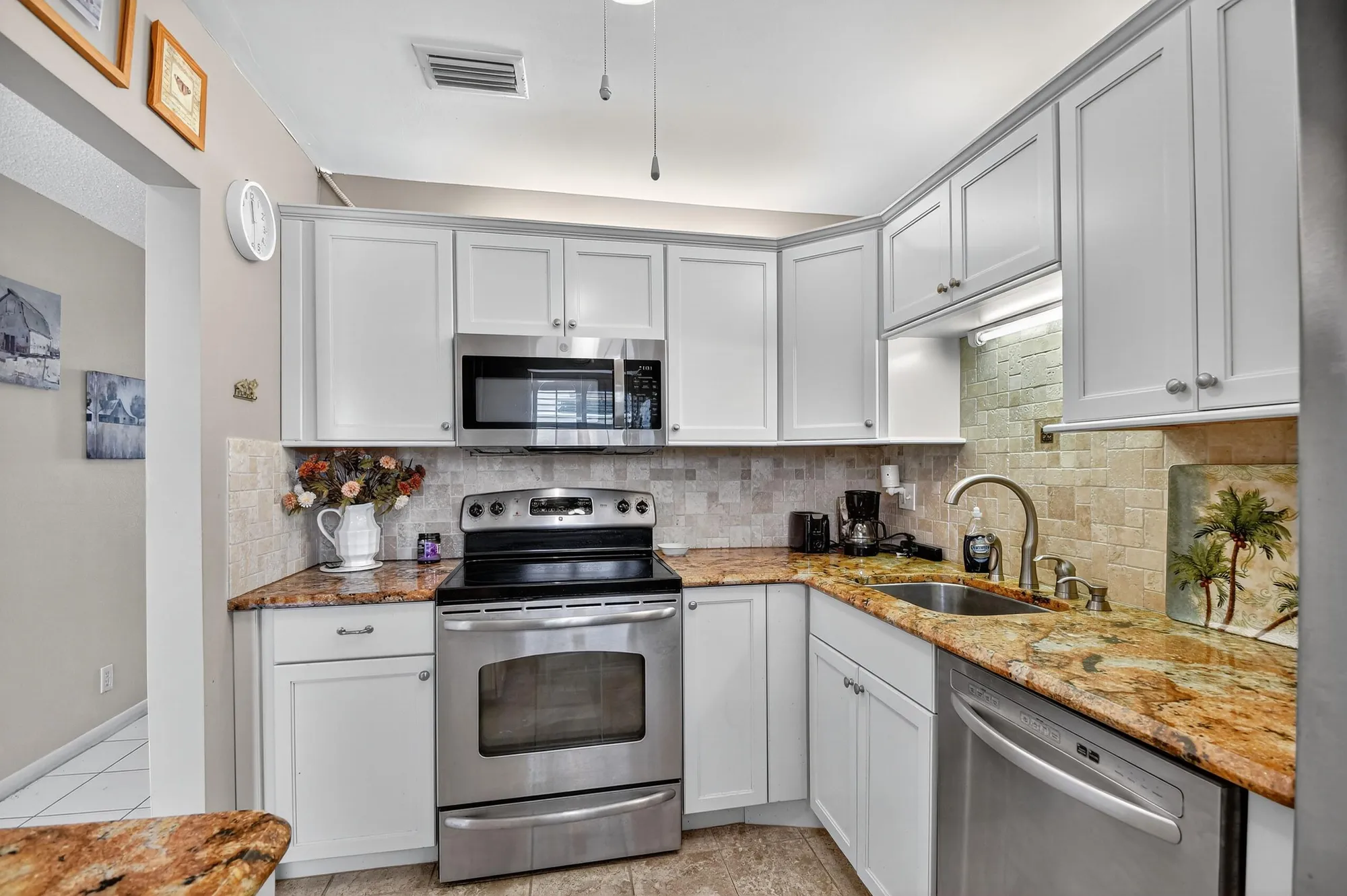 Property Slideshow image 6 of 39 | 204 oxford 300, West Palm Beach, FL, 33417