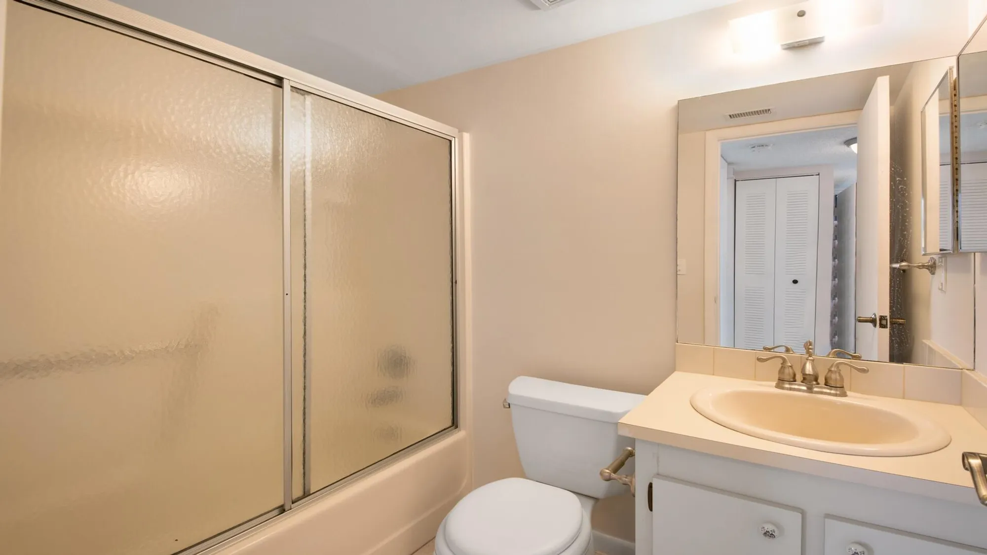 Property Slideshow image 9 of 18 | 7118 golf colony ct 105, Lake Worth, FL, 33467