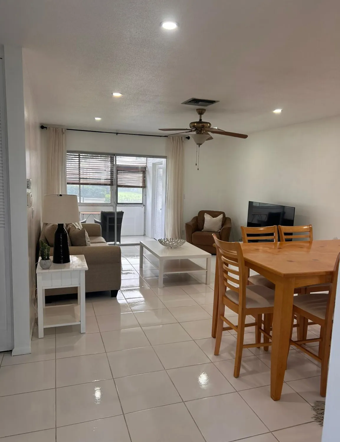 Property Slideshow image 4 of 33 | 2894 crosley dr d, West Palm Beach, FL, 33415