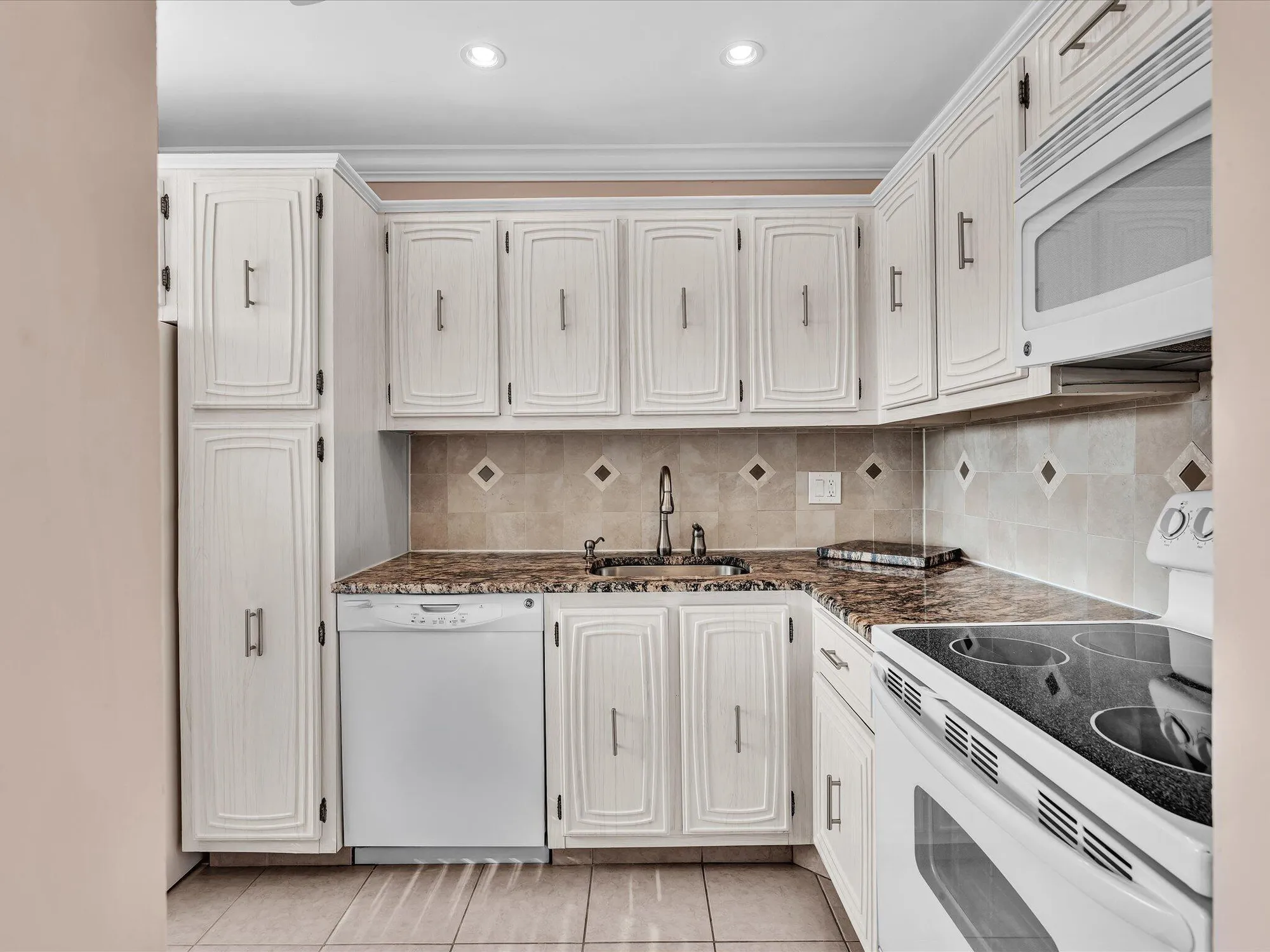 Property Slideshow image 13 of 52 | 33 colonial club dr apt 203, Boynton Beach, FL, 33435