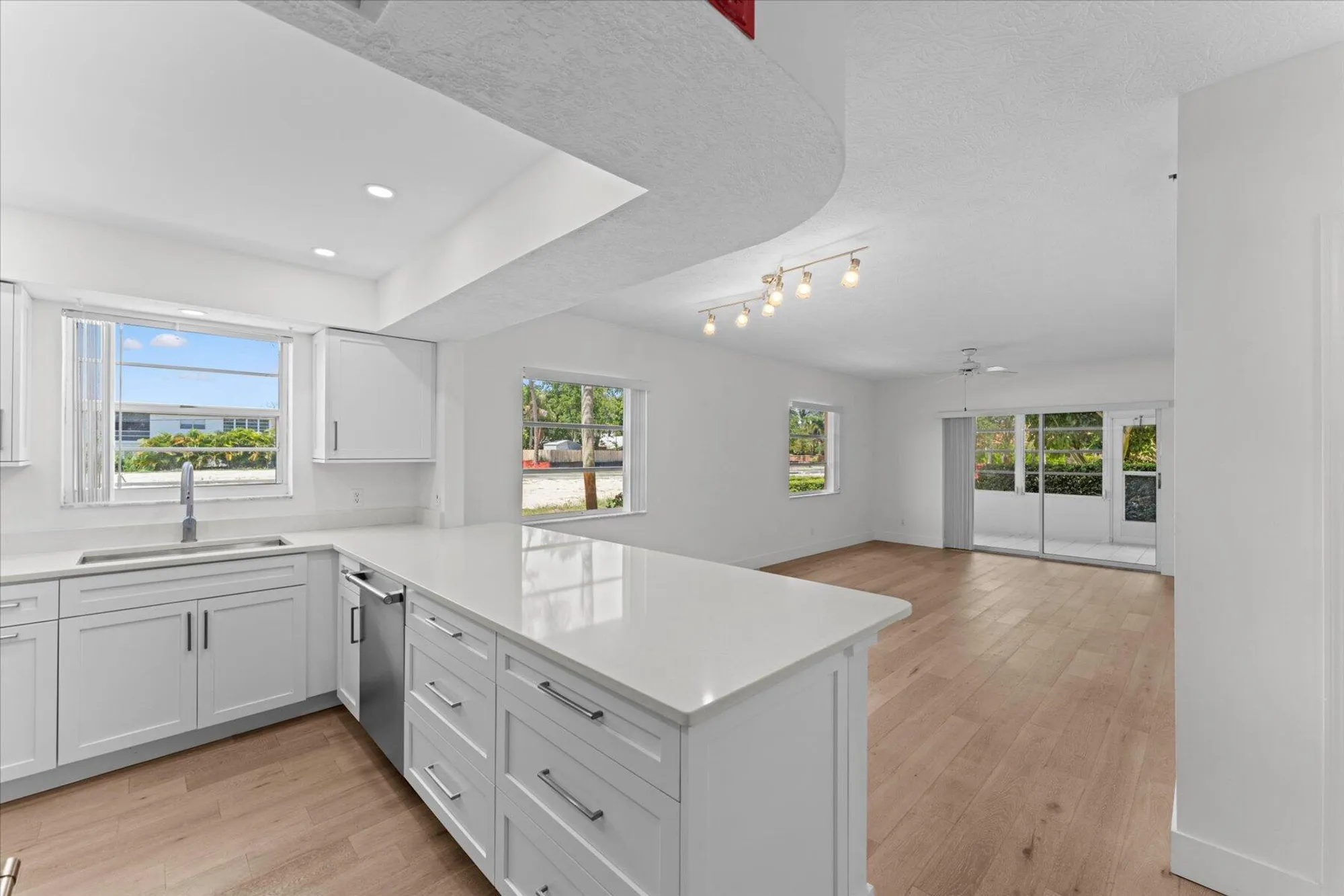 Property Slideshow image 10 of 41 | 2950 se ocean blvd 109101, Stuart, FL, 34996