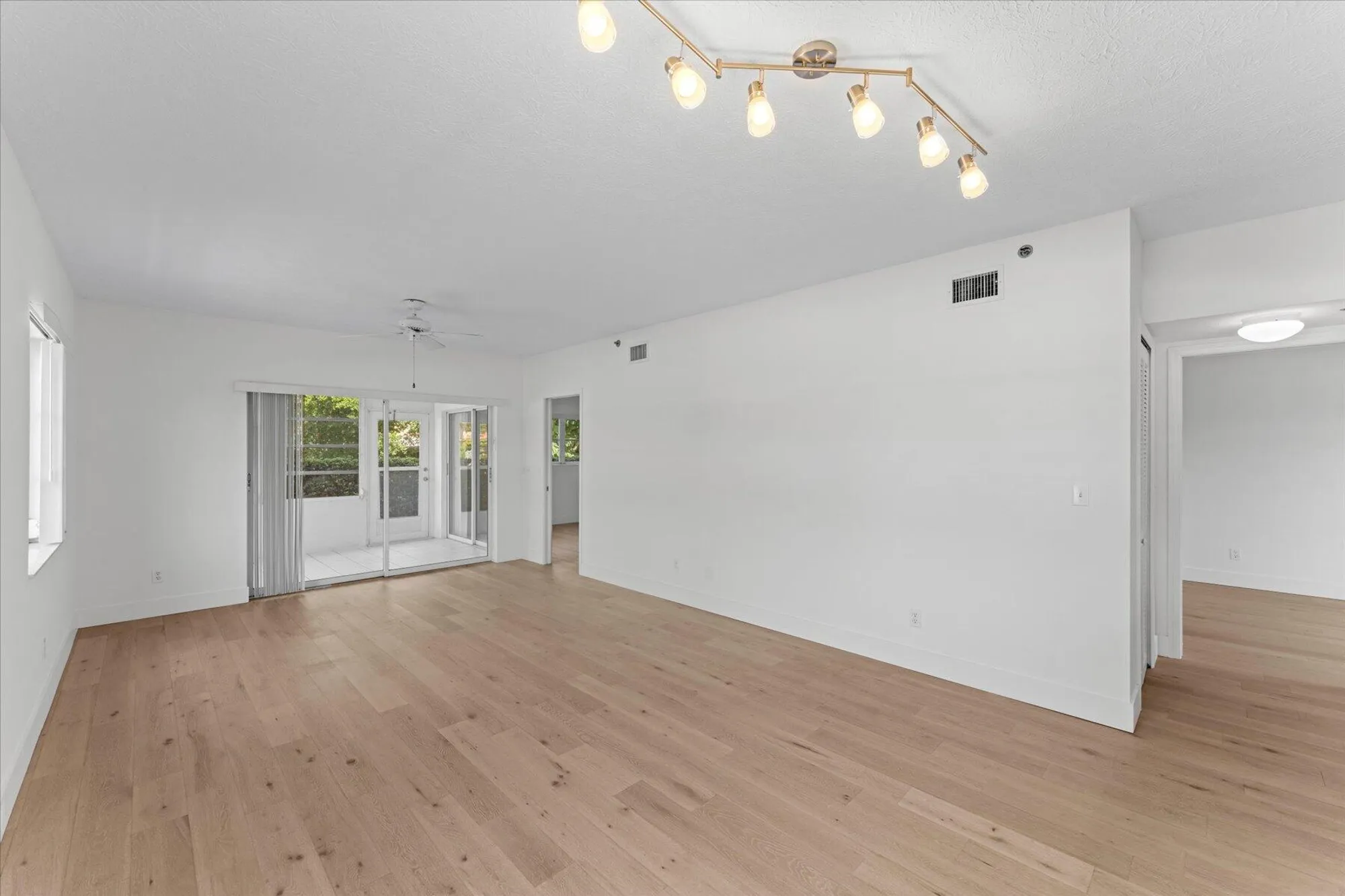 Property Slideshow image 16 of 41 | 2950 se ocean blvd 109101, Stuart, FL, 34996