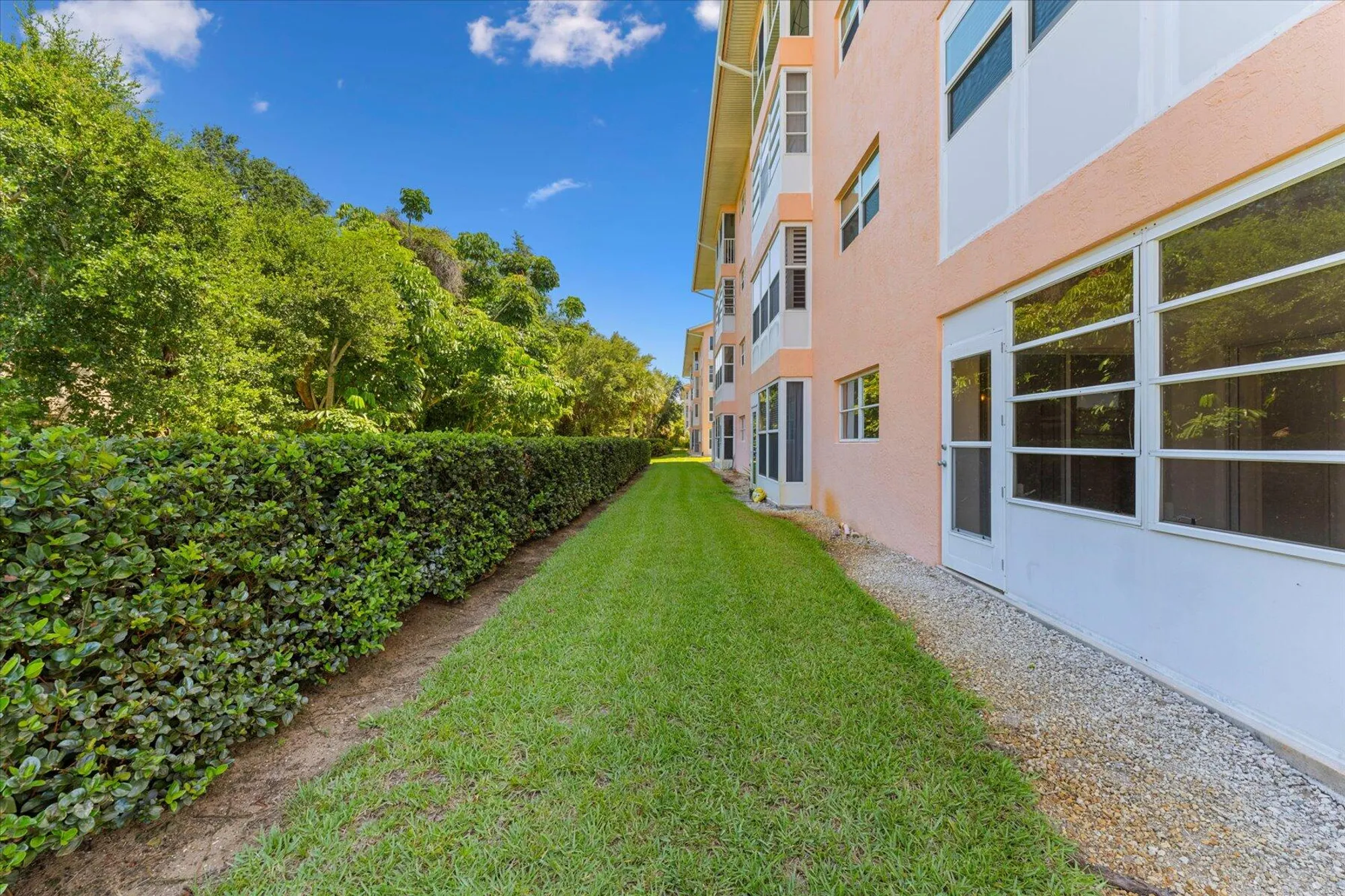 Property Slideshow image 29 of 41 | 2950 se ocean blvd 109101, Stuart, FL, 34996