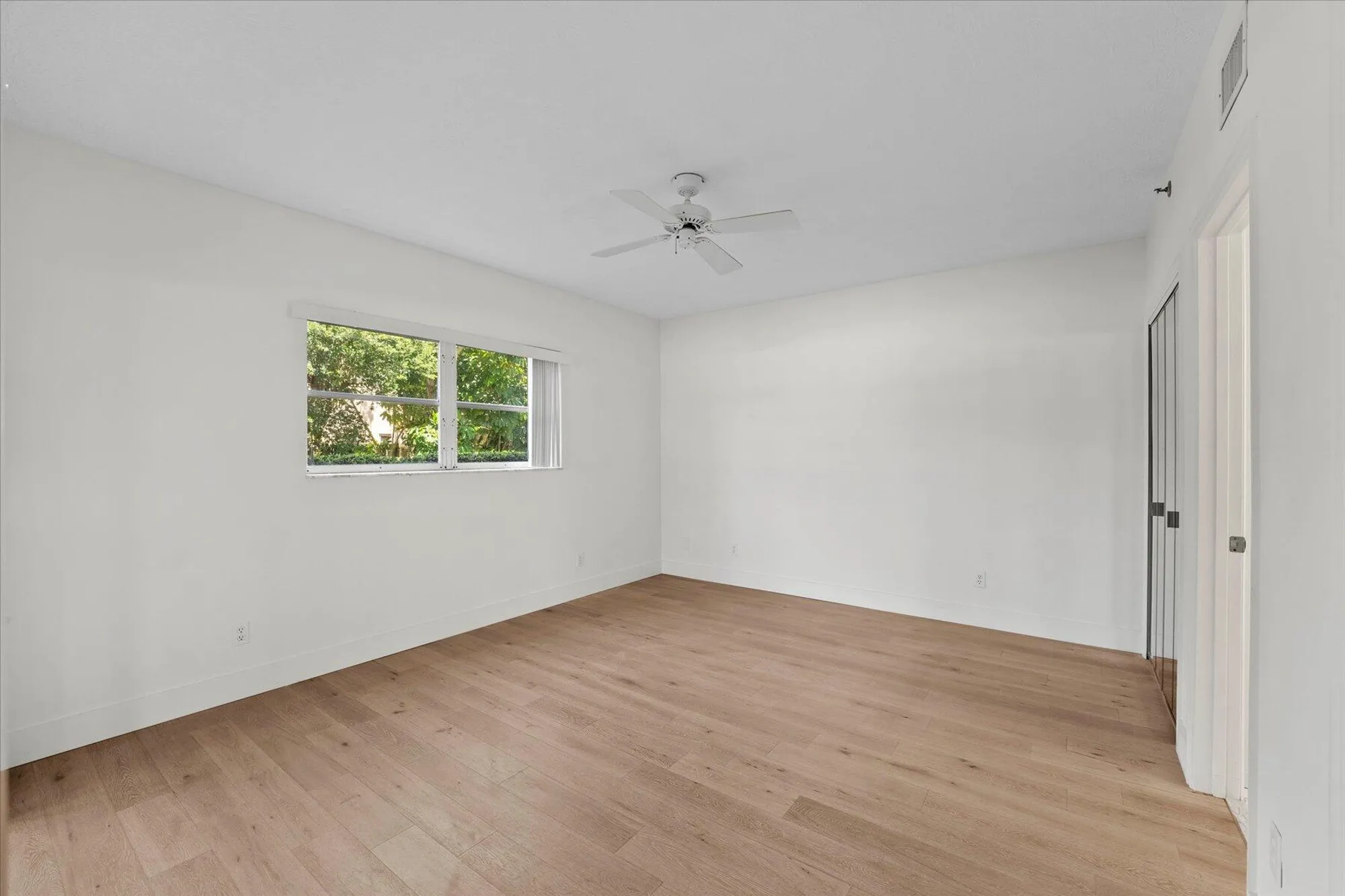 Property Slideshow image 17 of 41 | 2950 se ocean blvd 109101, Stuart, FL, 34996