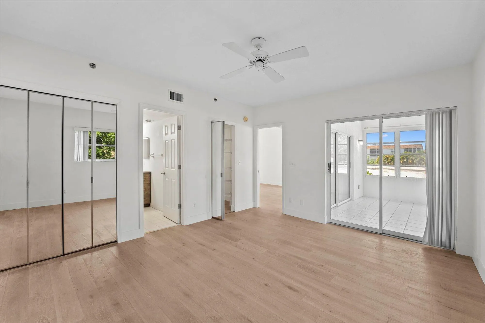 Property Slideshow image 19 of 41 | 2950 se ocean blvd 109101, Stuart, FL, 34996