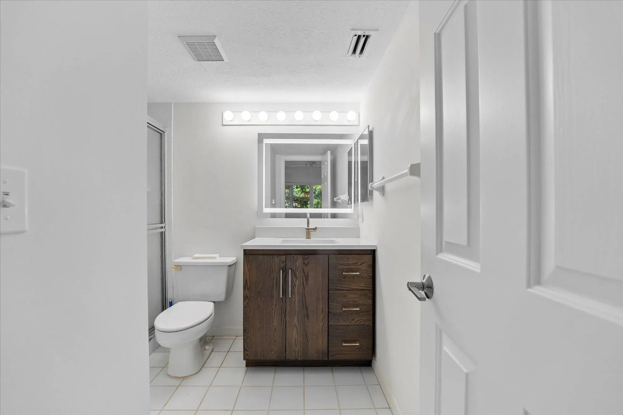 Property Slideshow image 21 of 41 | 2950 se ocean blvd 109101, Stuart, FL, 34996