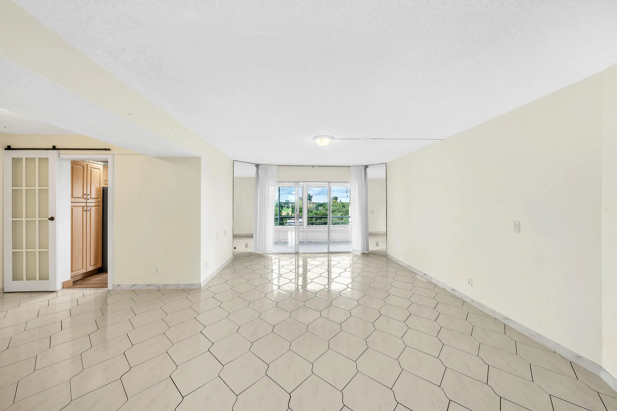 Property Slideshow image 11 of 59 | 3524 via poinciana apt 604, Lake Worth, FL, 33467