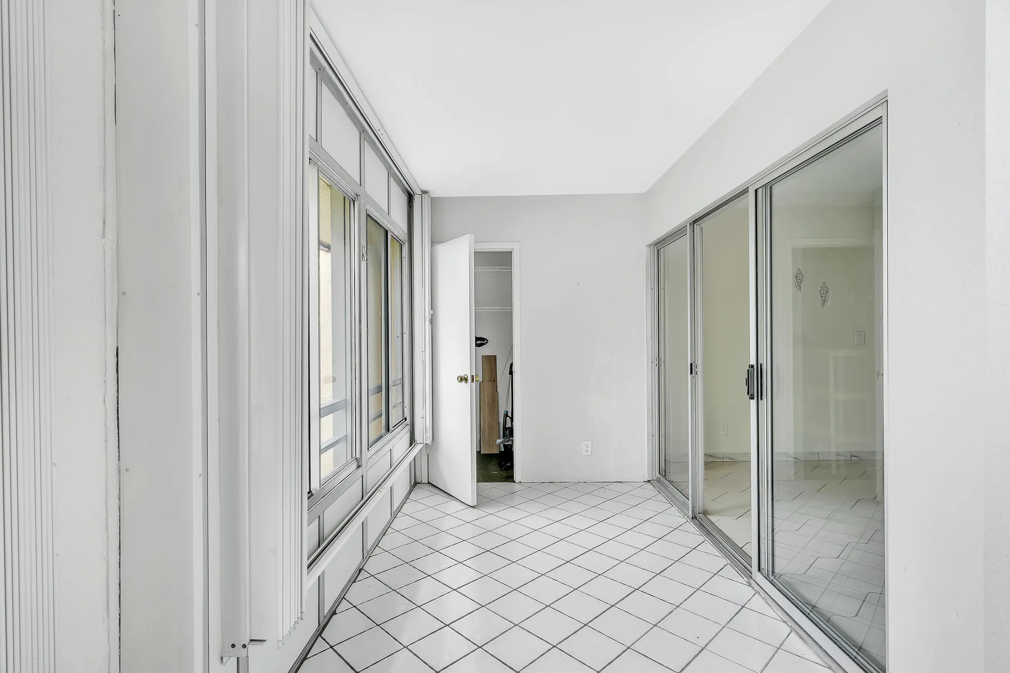 Property Slideshow image 14 of 59 | 3524 via poinciana apt 604, Lake Worth, FL, 33467