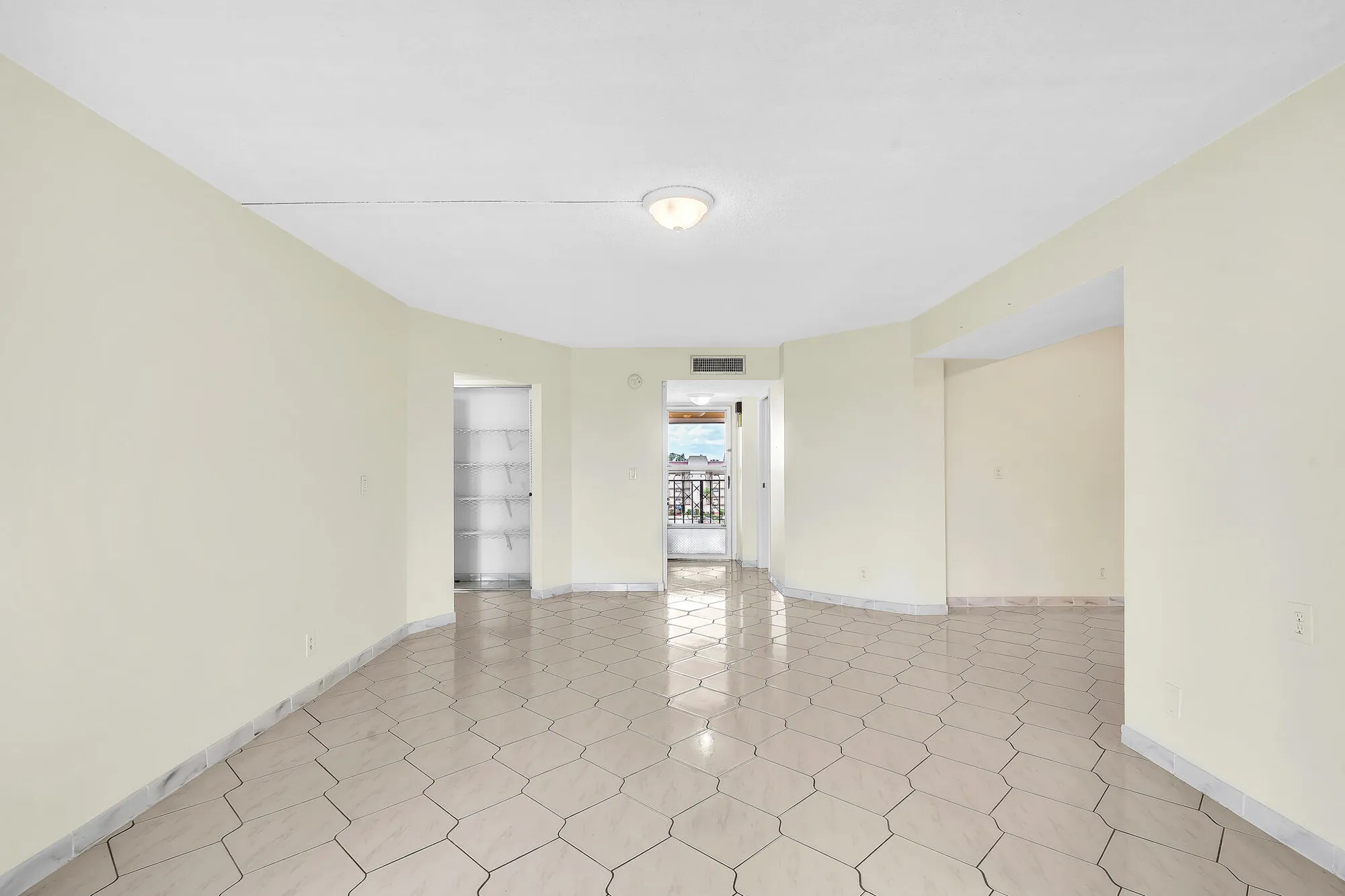 Property Slideshow image 15 of 59 | 3524 via poinciana apt 604, Lake Worth, FL, 33467