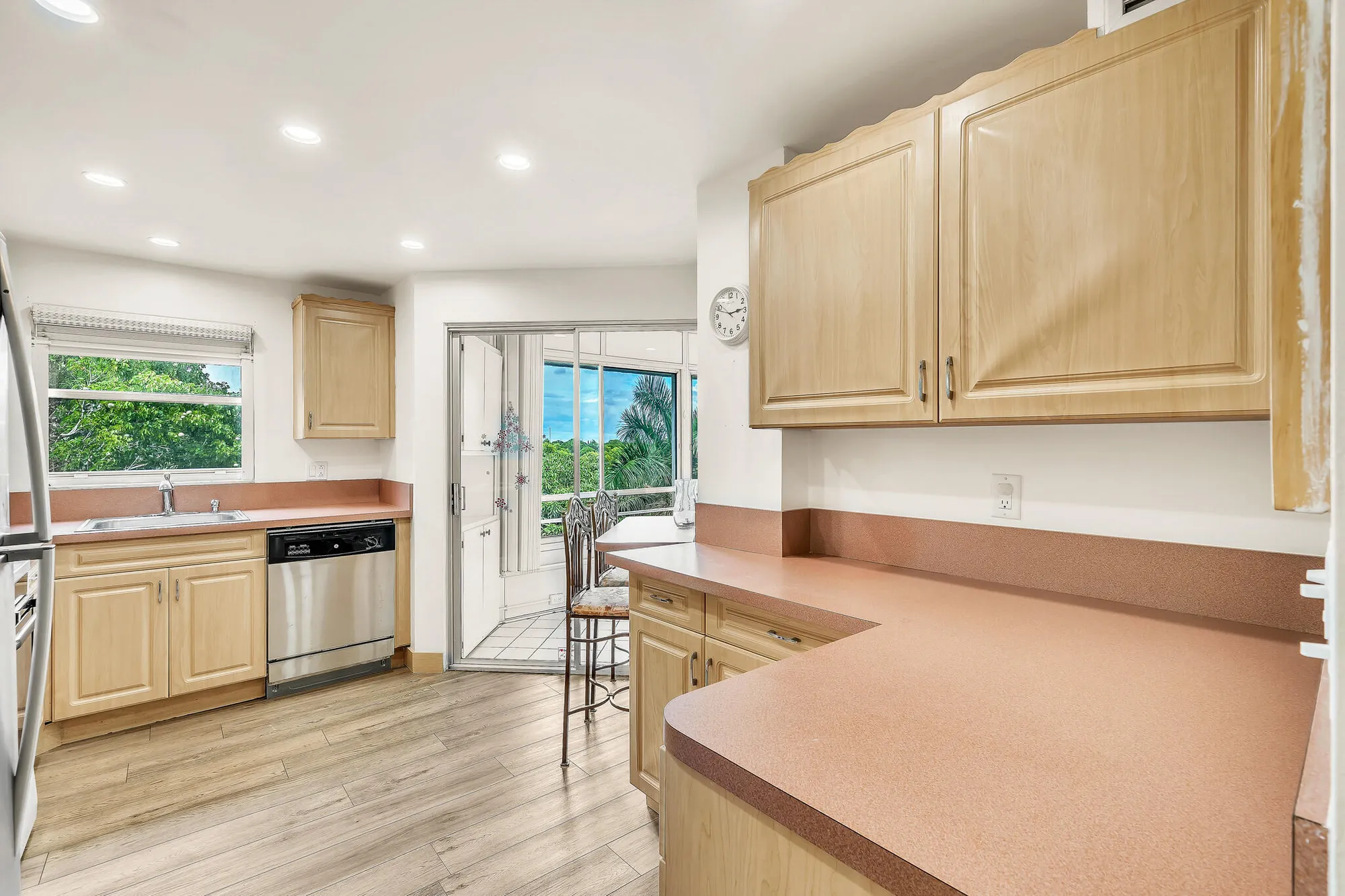 Property Slideshow image 19 of 59 | 3524 via poinciana apt 604, Lake Worth, FL, 33467