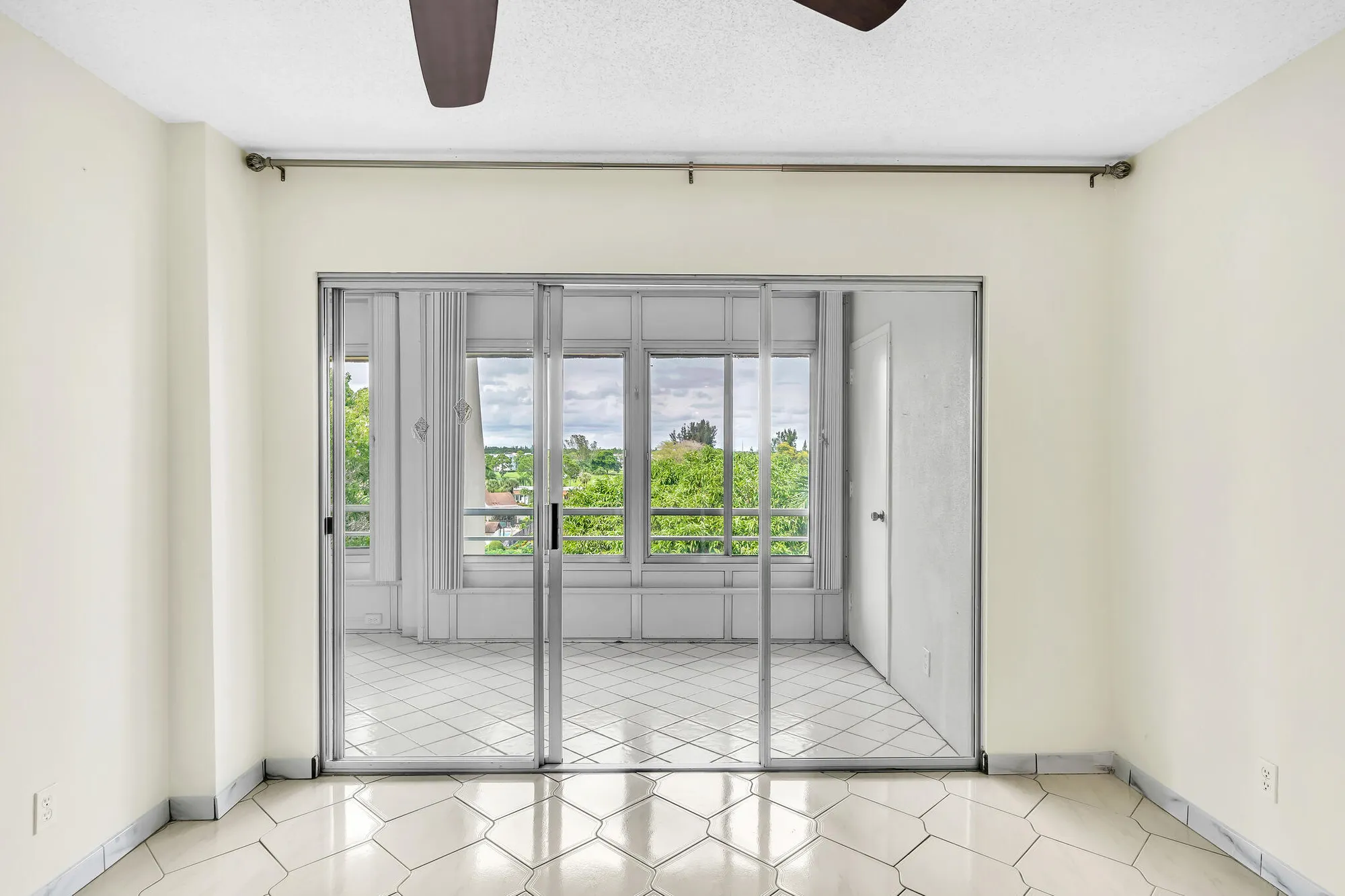 Property Slideshow image 28 of 59 | 3524 via poinciana apt 604, Lake Worth, FL, 33467