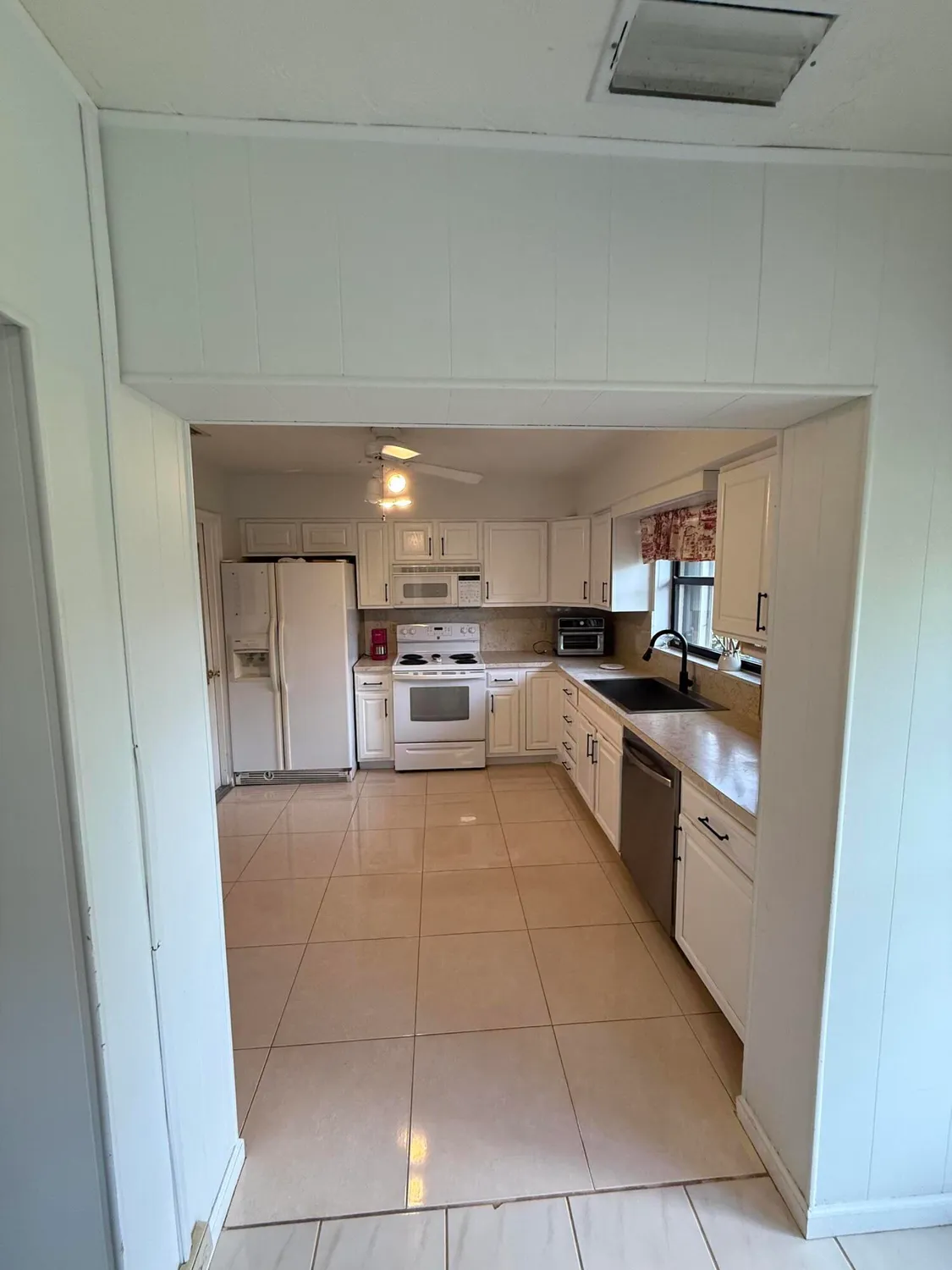 Property Slideshow image 5 of 31 | 9830 bischofia tree way b, Boynton Beach, FL, 33436