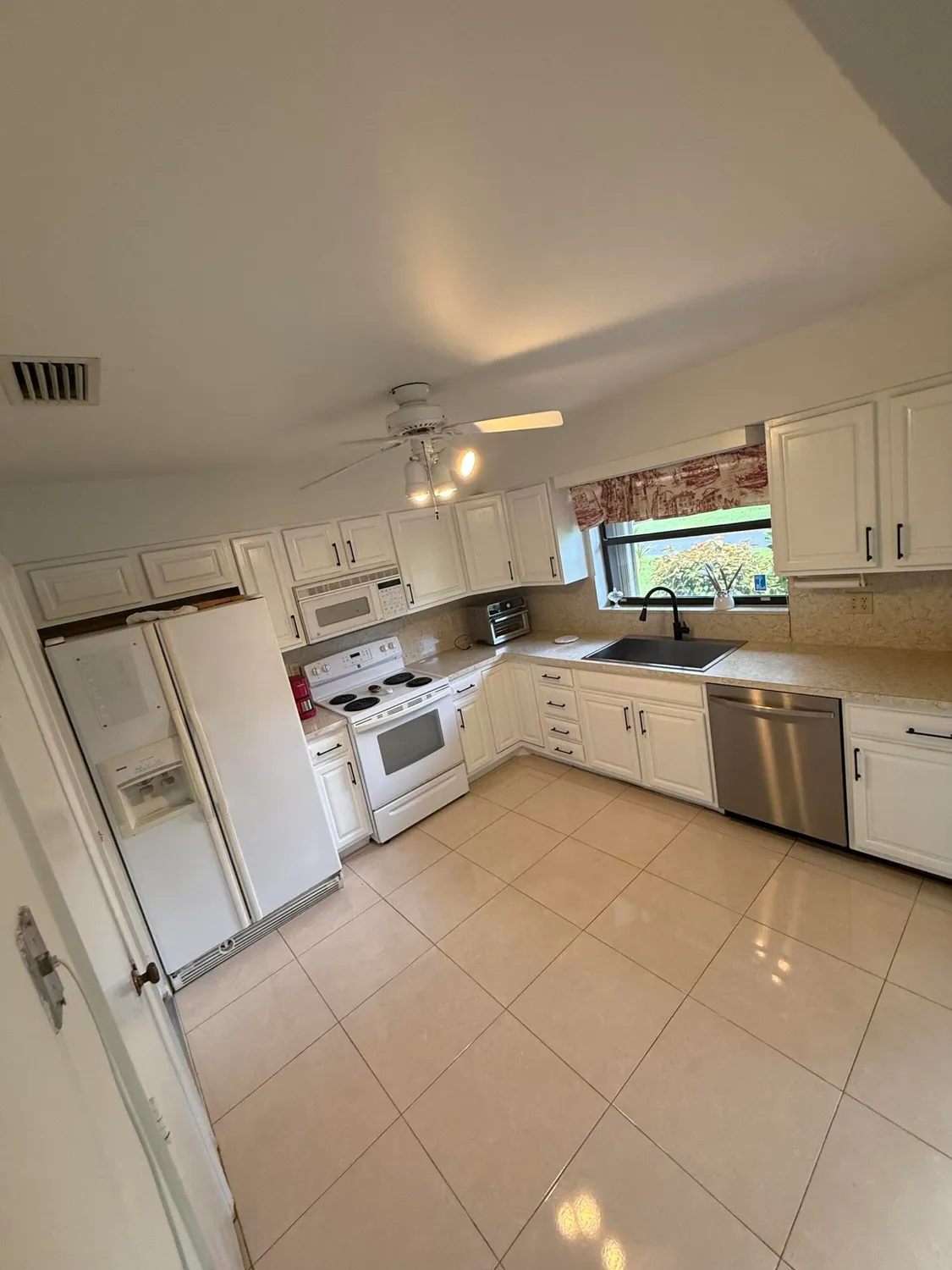Property Slideshow image 4 of 31 | 9830 bischofia tree way b, Boynton Beach, FL, 33436