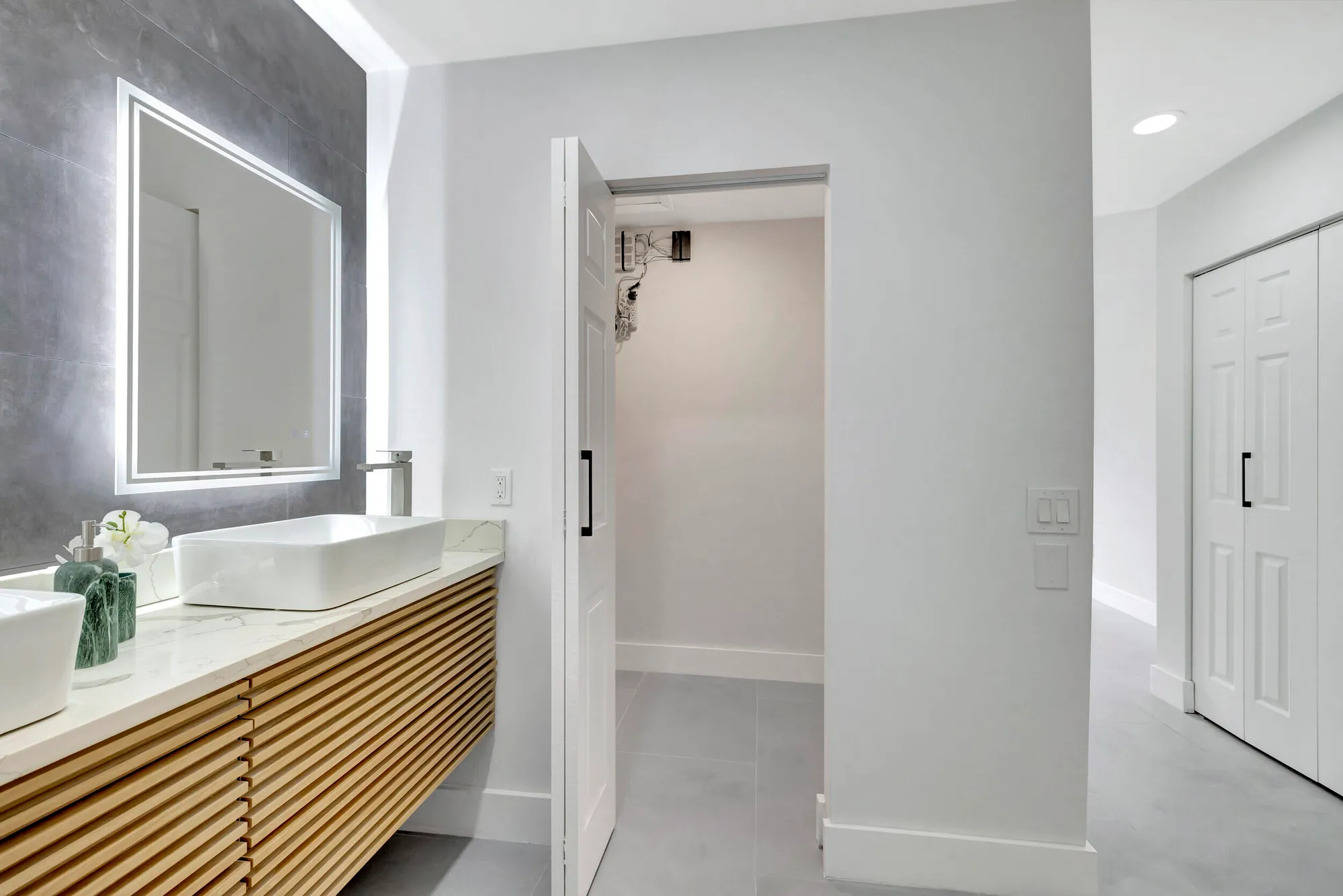 Property Slideshow image 17 of 68 | 7898 eastlake dr apt 7d, Boca Raton, FL, 33433