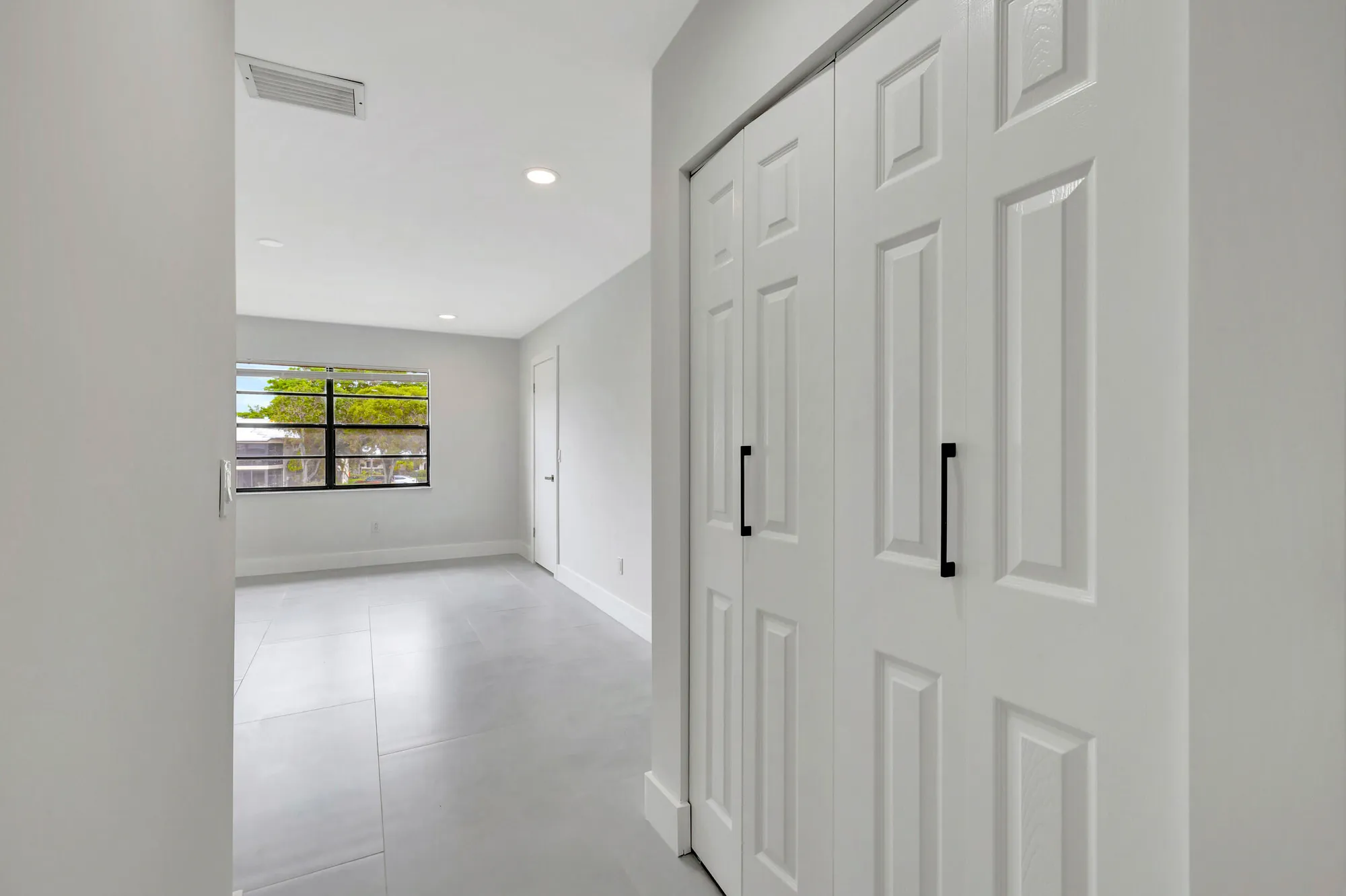 Property Slideshow image 38 of 68 | 7898 eastlake dr apt 7d, Boca Raton, FL, 33433