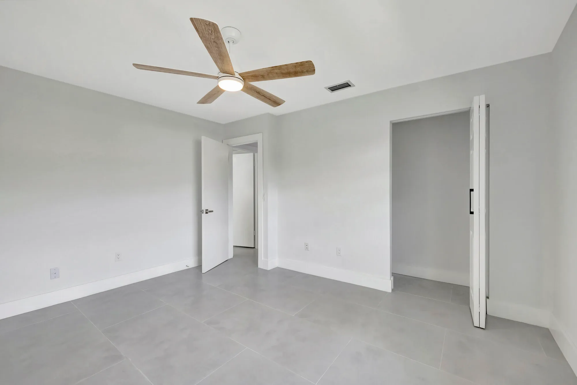 Property Slideshow image 35 of 68 | 7898 eastlake dr apt 7d, Boca Raton, FL, 33433