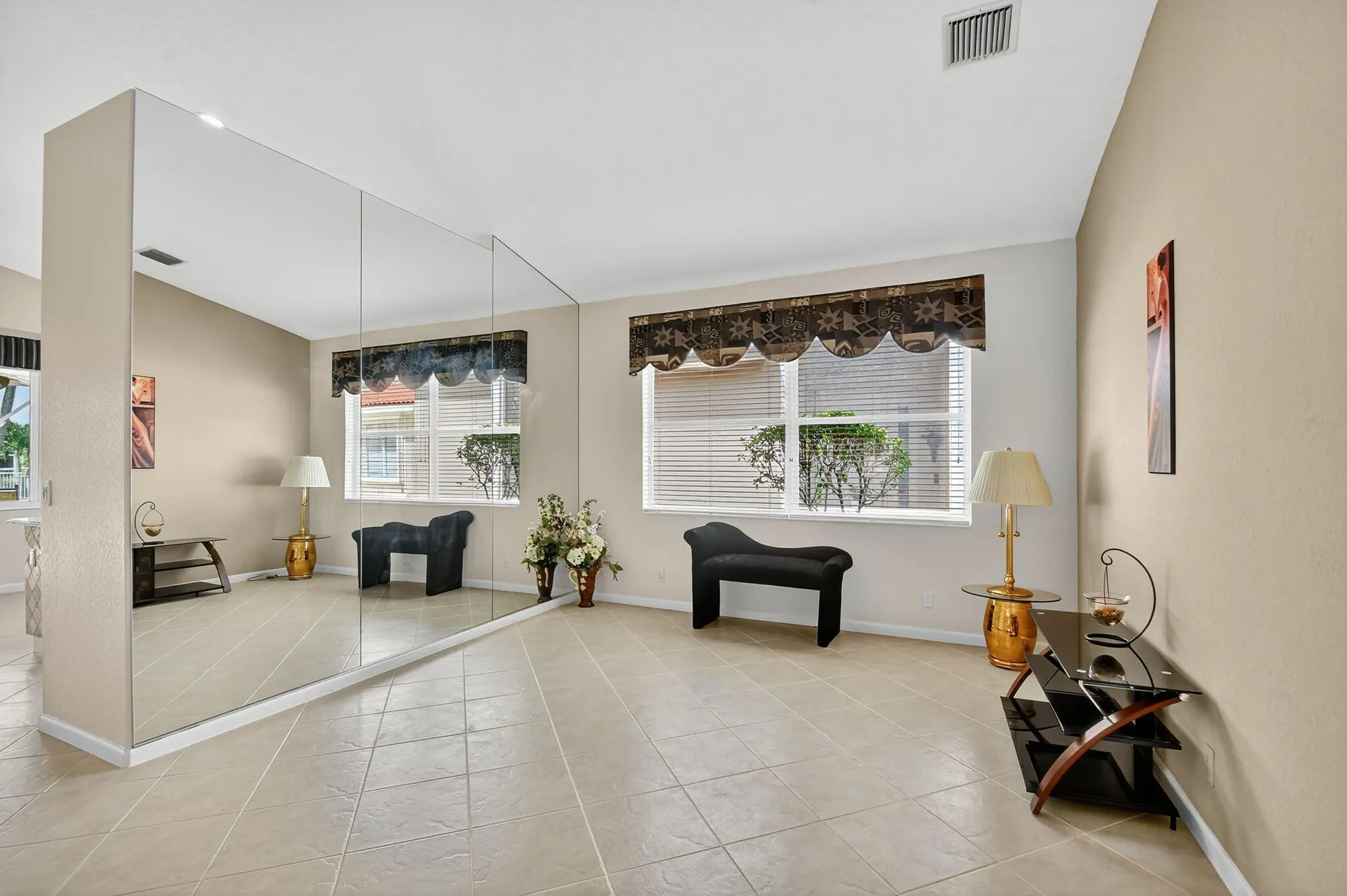 Property Slideshow image 22 of 86 | 2325 sapphire cir, West Palm Beach, FL, 33411