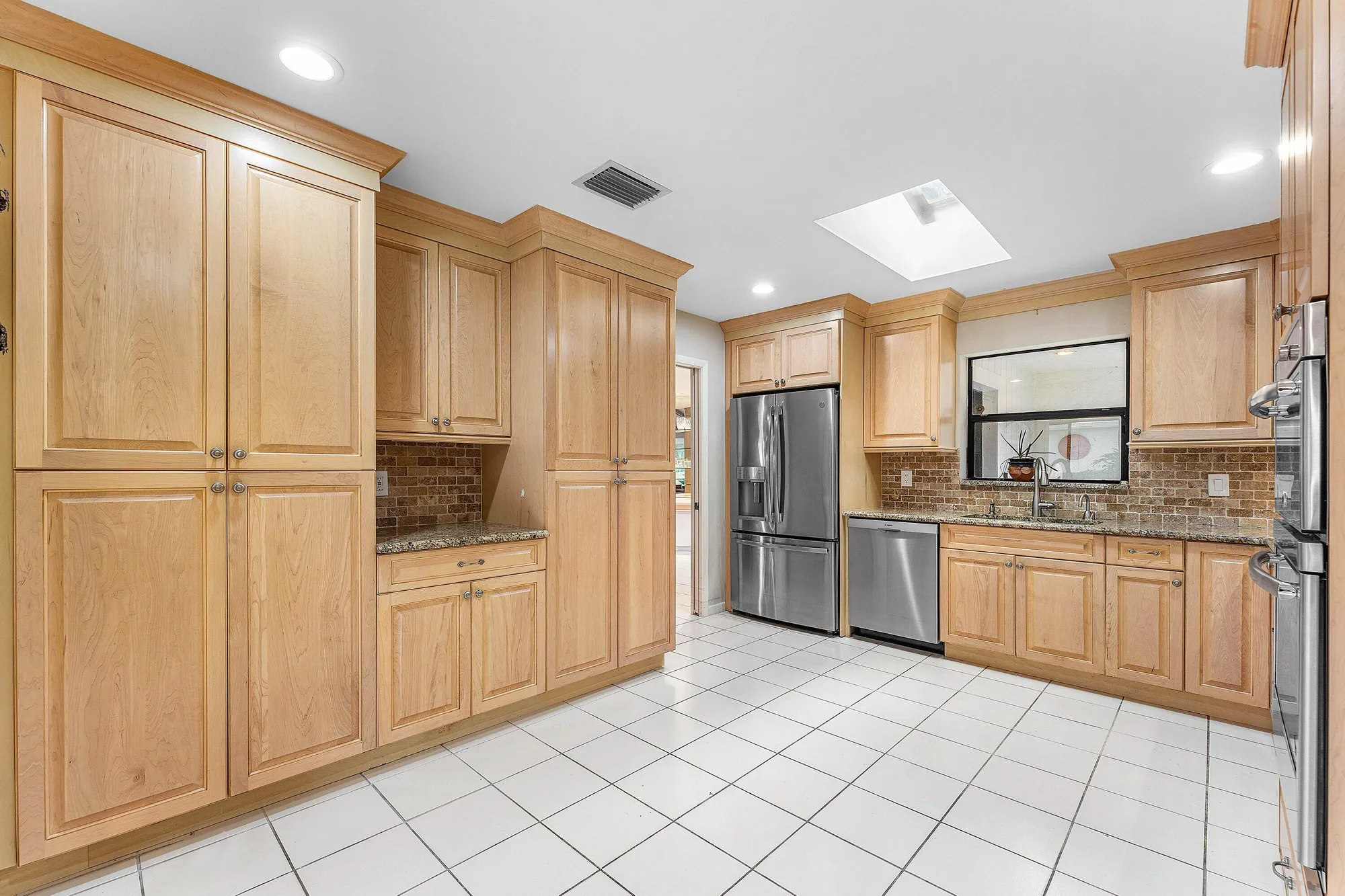 Property Slideshow image 28 of 84 | 30 hampshire ln, Boynton Beach, FL, 33436
