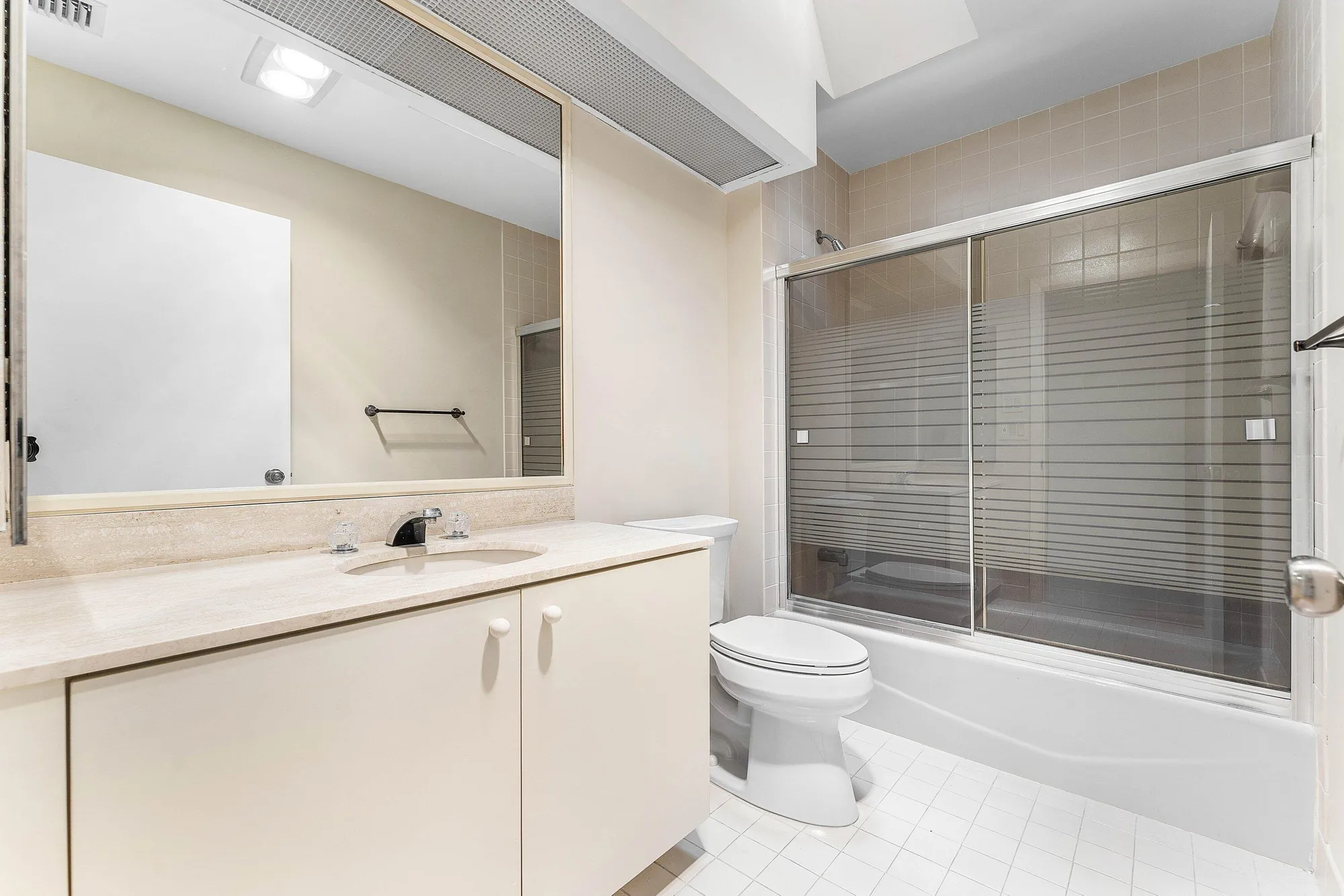 Property Slideshow image 30 of 84 | 30 hampshire ln, Boynton Beach, FL, 33436