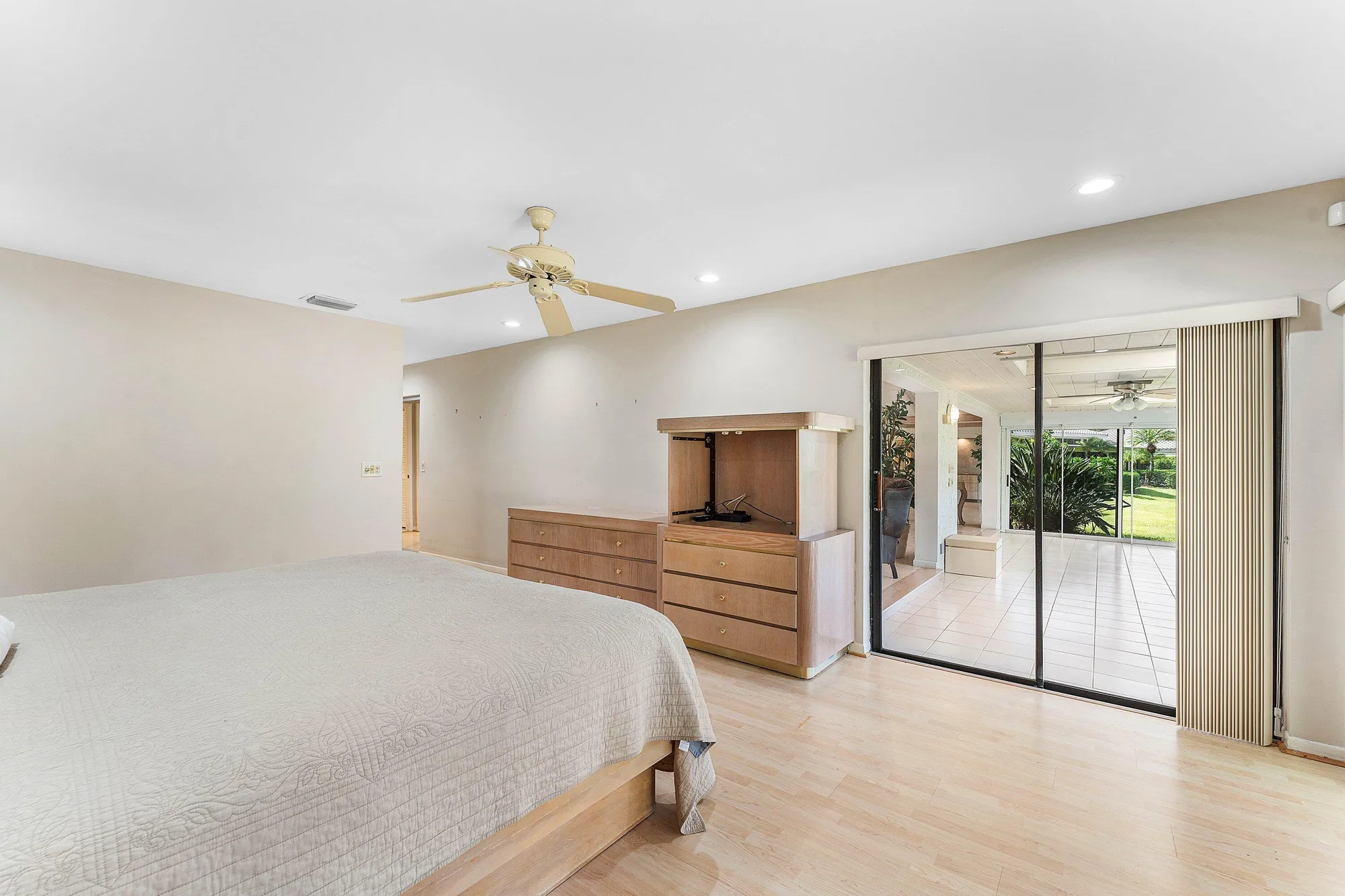 Property Slideshow image 38 of 84 | 30 hampshire ln, Boynton Beach, FL, 33436