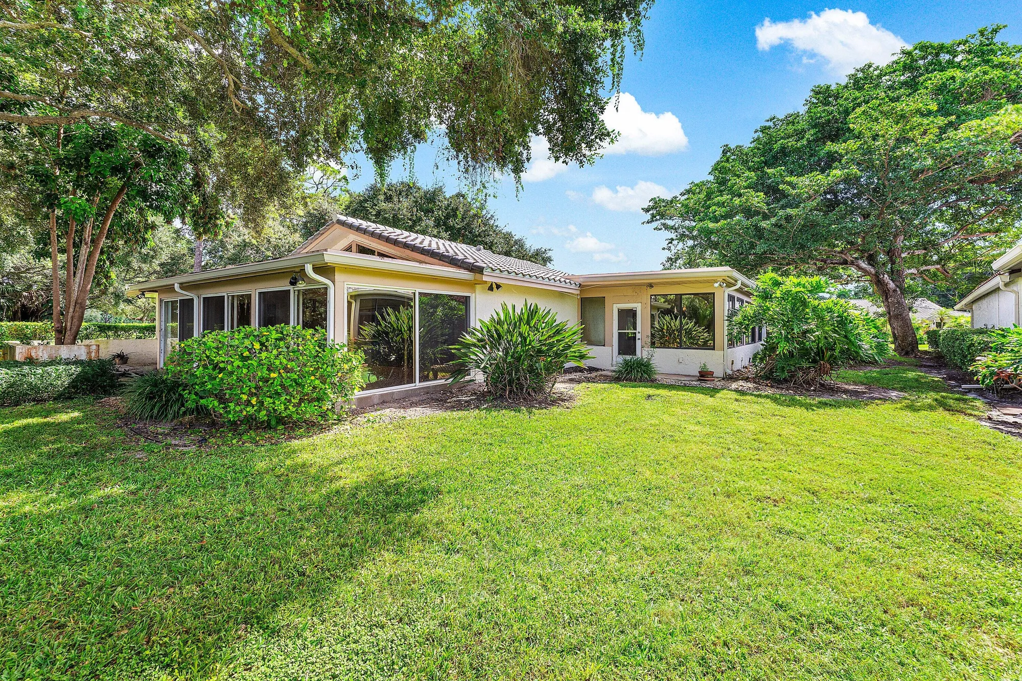 Property Slideshow image 45 of 84 | 30 hampshire ln, Boynton Beach, FL, 33436