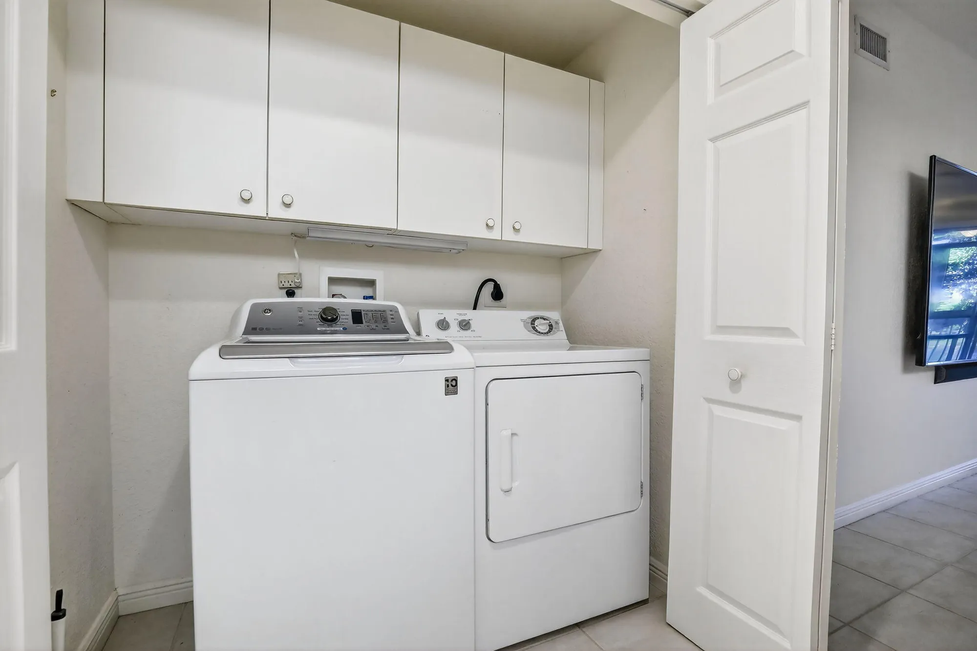 Property Slideshow image 8 of 34 | 7635 southampton ter 312, Tamarac, FL, 33321