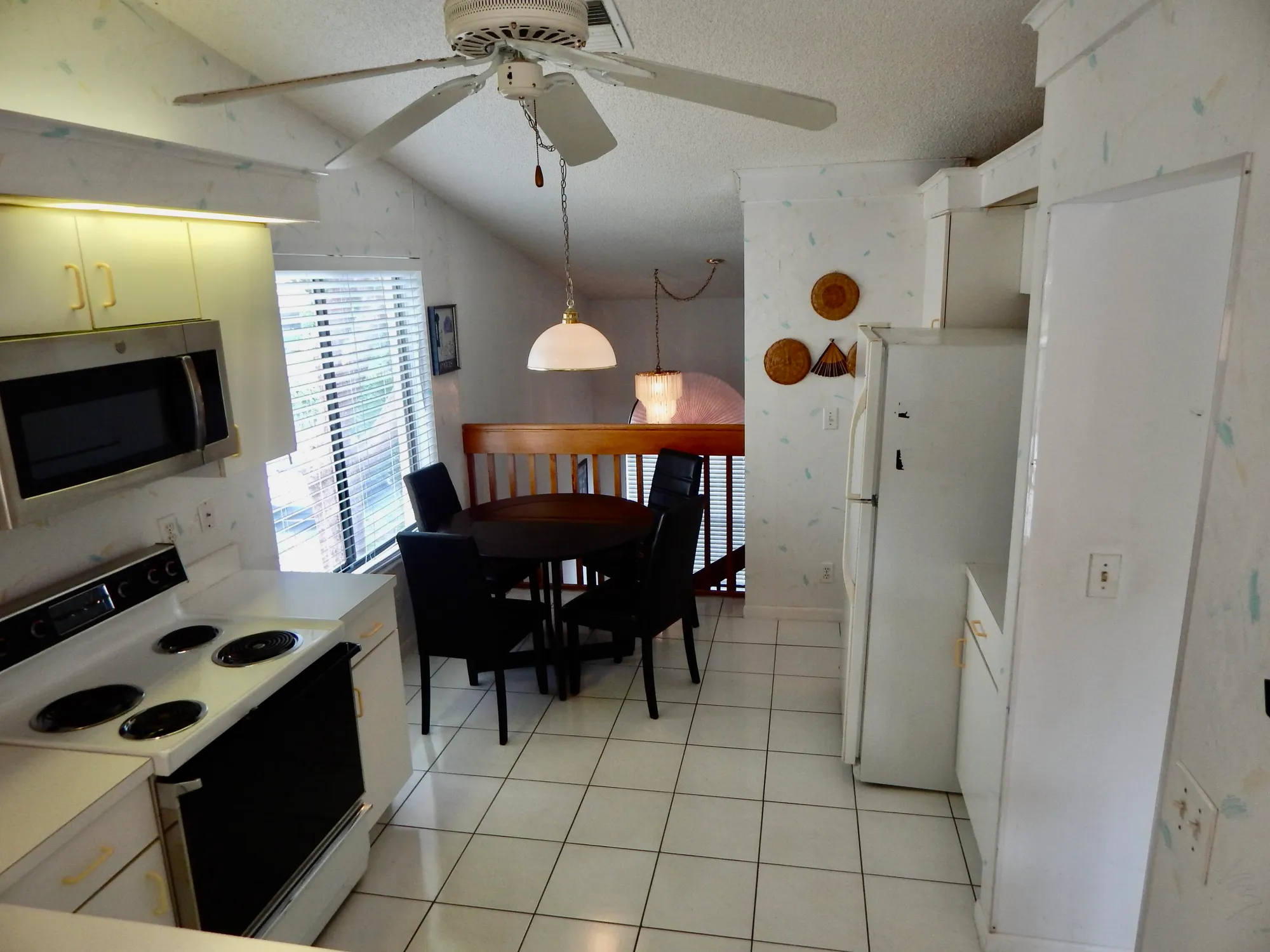 Property Slideshow image 7 of 25 | 10279 n circle lake dr 202, Boynton Beach, FL, 33437