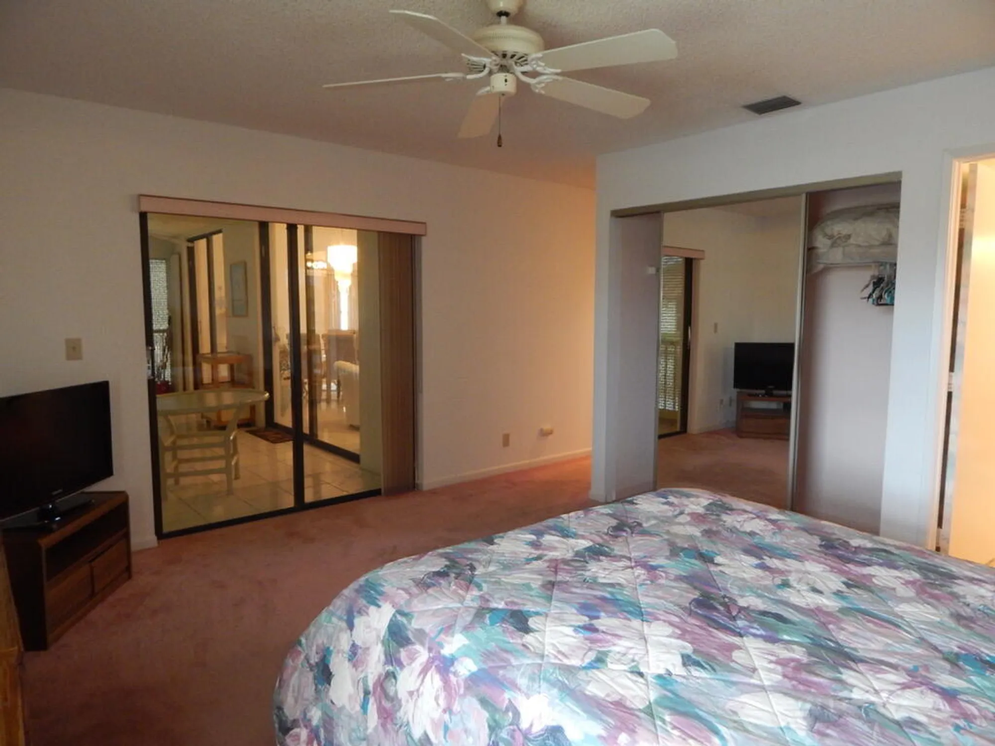 Property Slideshow image 11 of 25 | 10279 n circle lake dr 202, Boynton Beach, FL, 33437