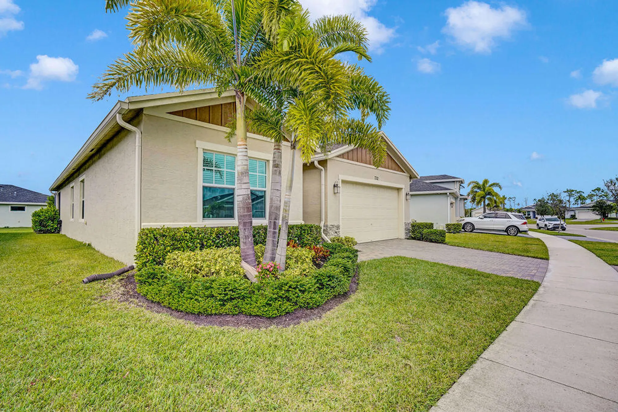 Property Slideshow image 35 of 59 | 732 se bloomfield rd, Port Saint Lucie, FL, 34984