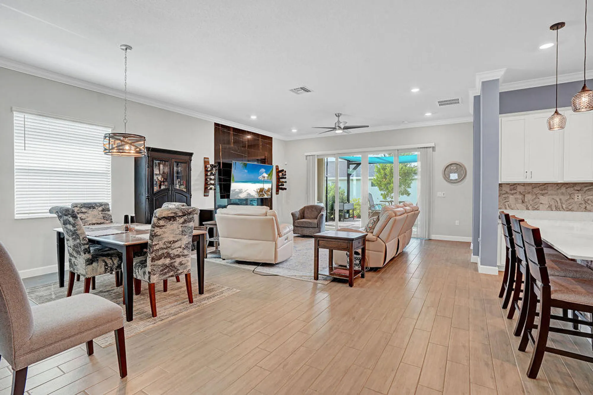 Property Slideshow image 12 of 59 | 732 se bloomfield rd, Port Saint Lucie, FL, 34984