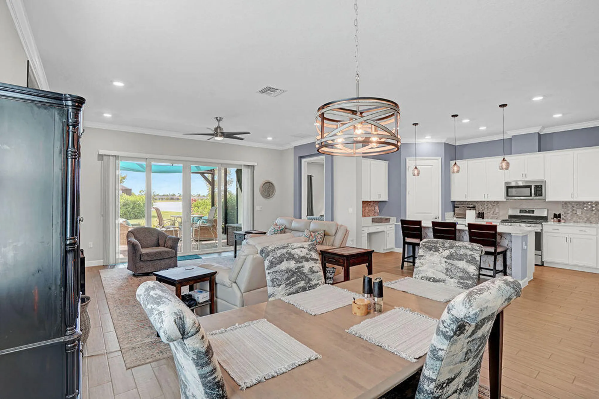 Property Slideshow image 13 of 59 | 732 se bloomfield rd, Port Saint Lucie, FL, 34984