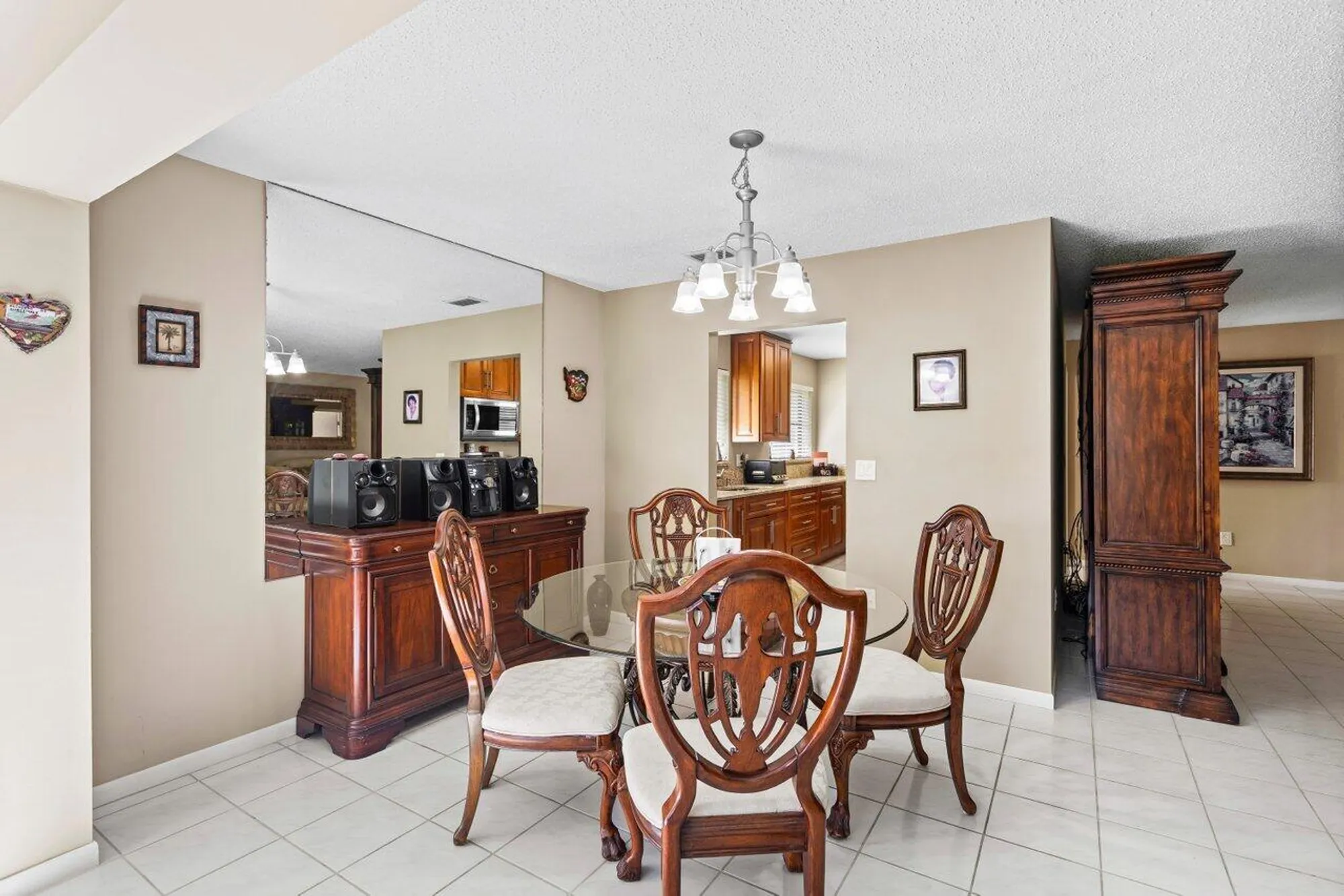 Property Slideshow image 14 of 46 | 6369 lakemont cir, Greenacres, FL, 33463