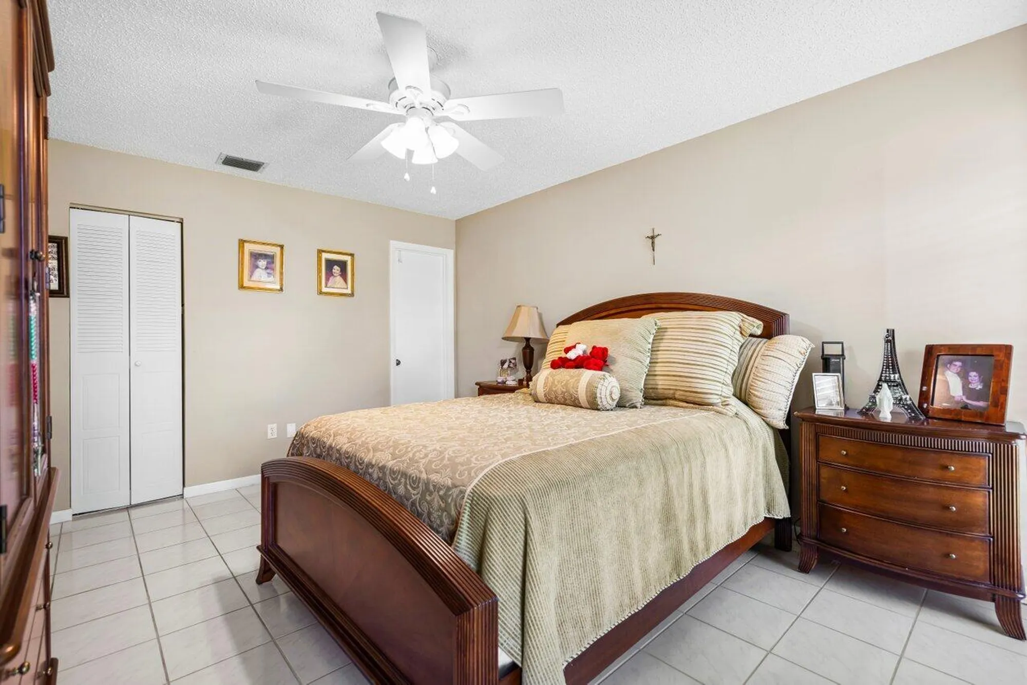 Property Slideshow image 16 of 46 | 6369 lakemont cir, Greenacres, FL, 33463