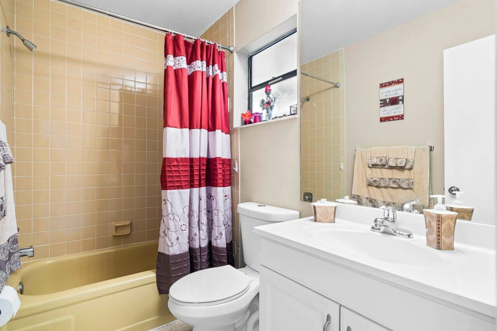 Property Slideshow image 19 of 46 | 6369 lakemont cir, Greenacres, FL, 33463